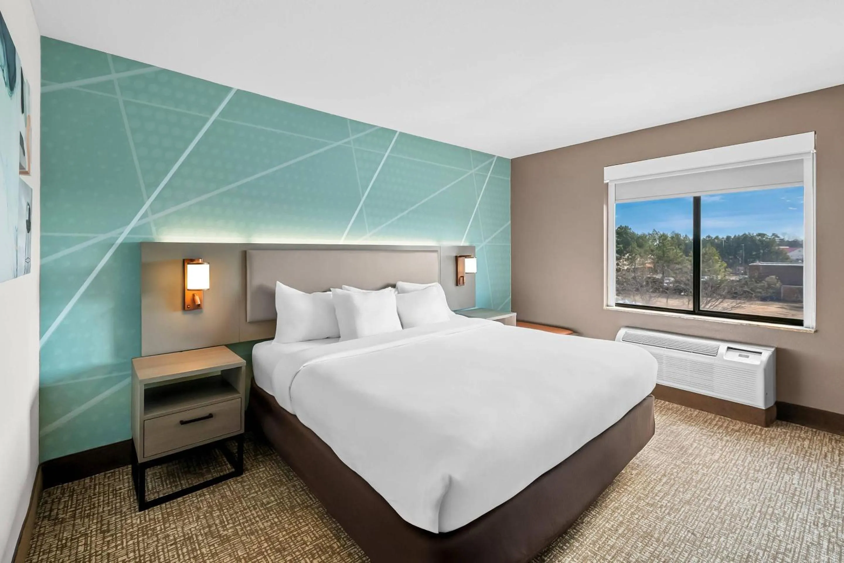 Bedroom, Bed in Comfort Suites Sanford