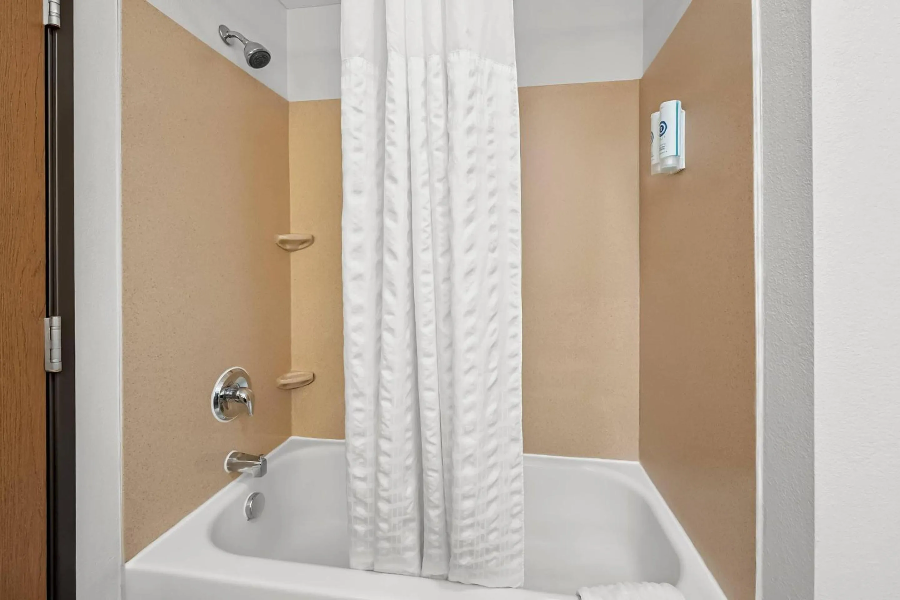 Bedroom in Comfort Suites Sanford