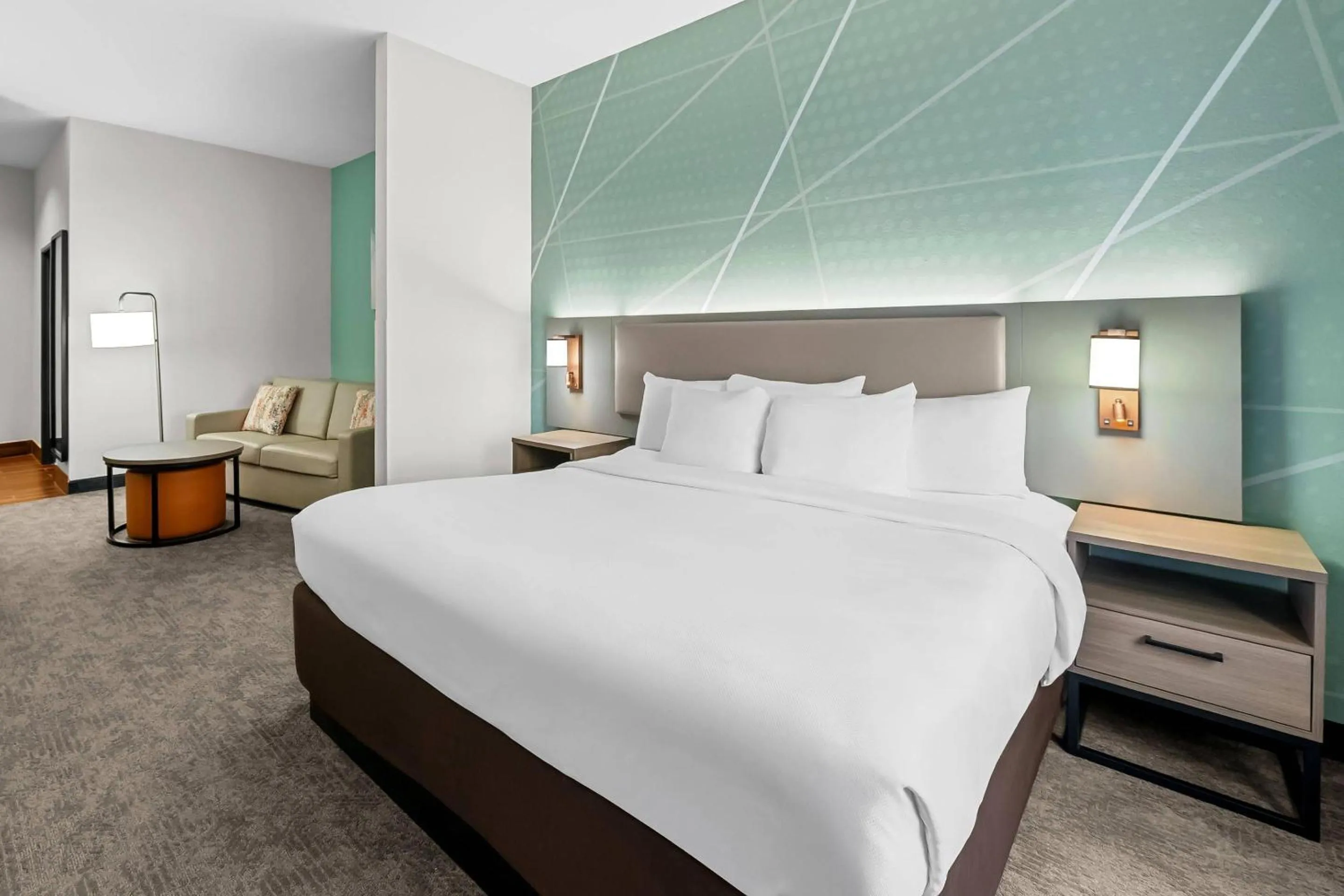 Bedroom, Bed in Comfort Suites Sanford