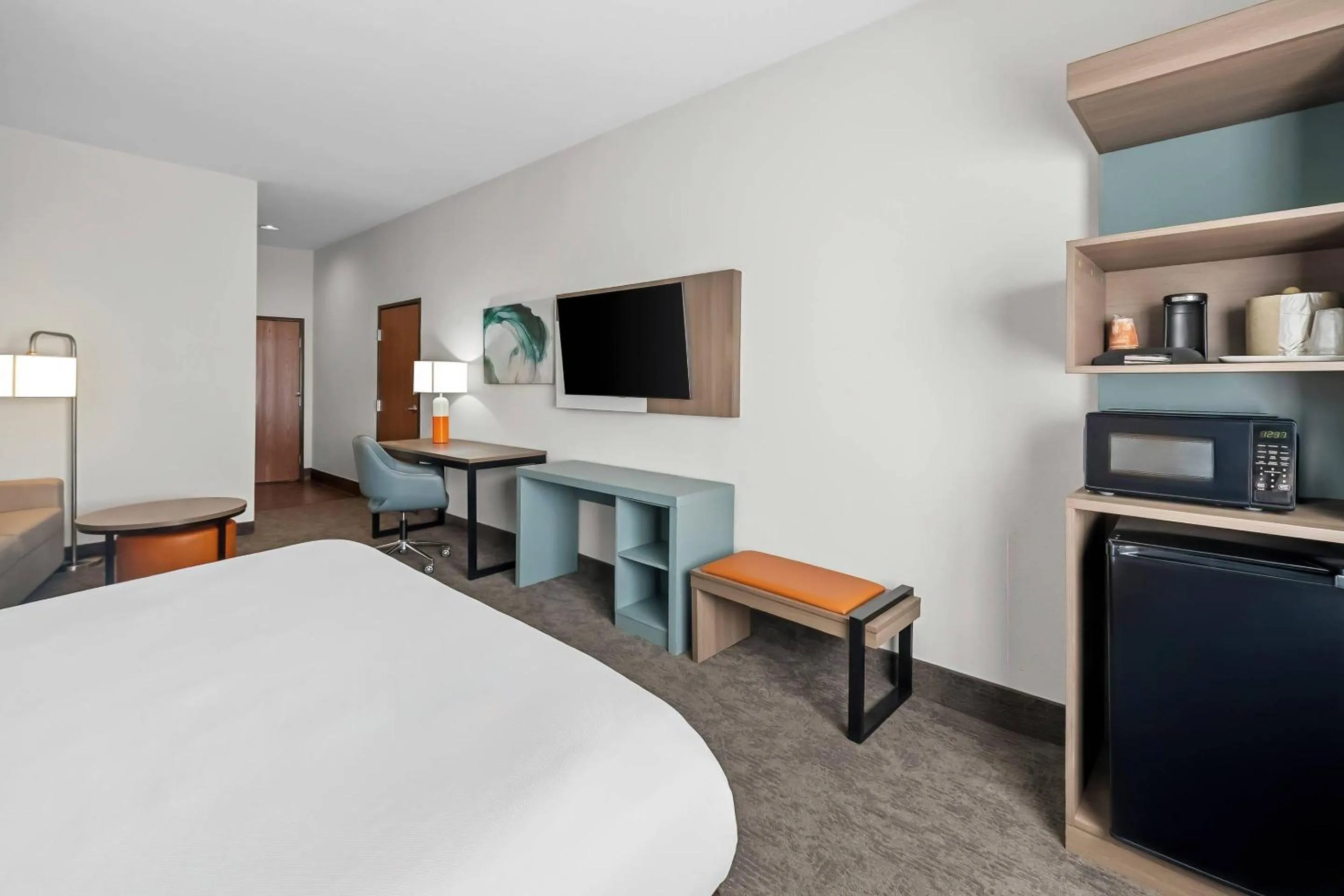 Bedroom, Bed in Comfort Suites Sanford