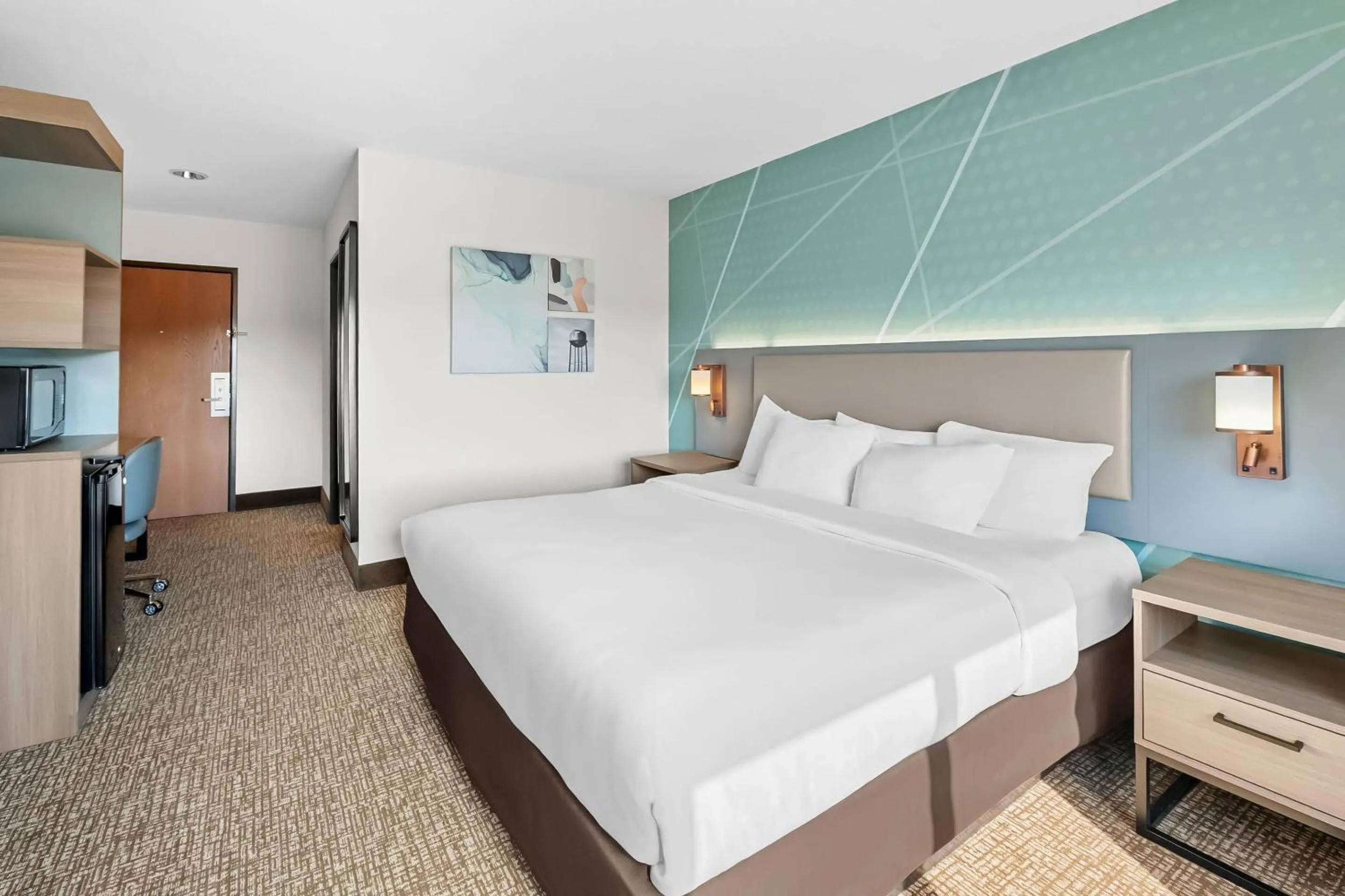 Bedroom, Bed in Comfort Suites Sanford