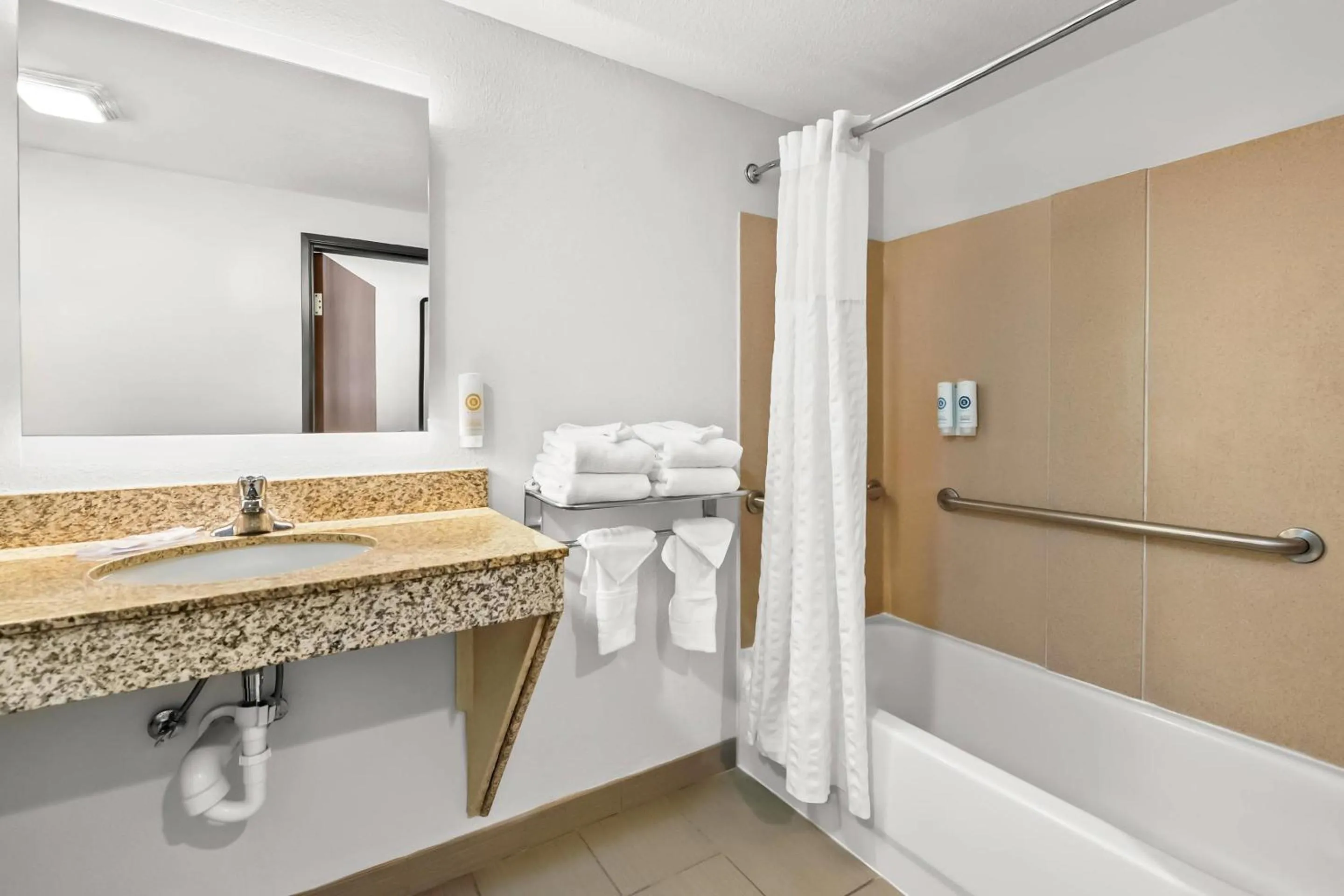 Bedroom in Comfort Suites Sanford