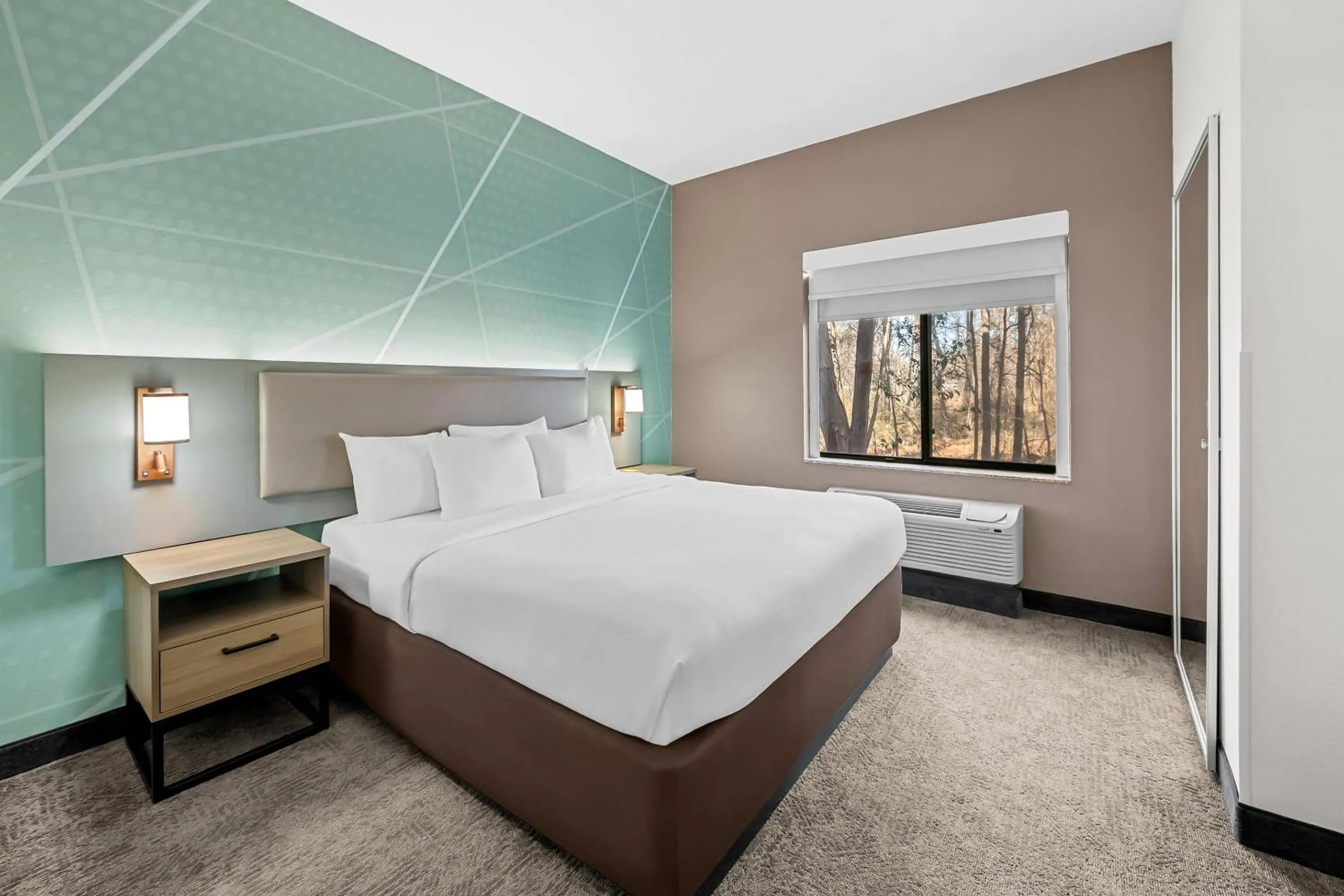 Bedroom, Bed in Comfort Suites Sanford