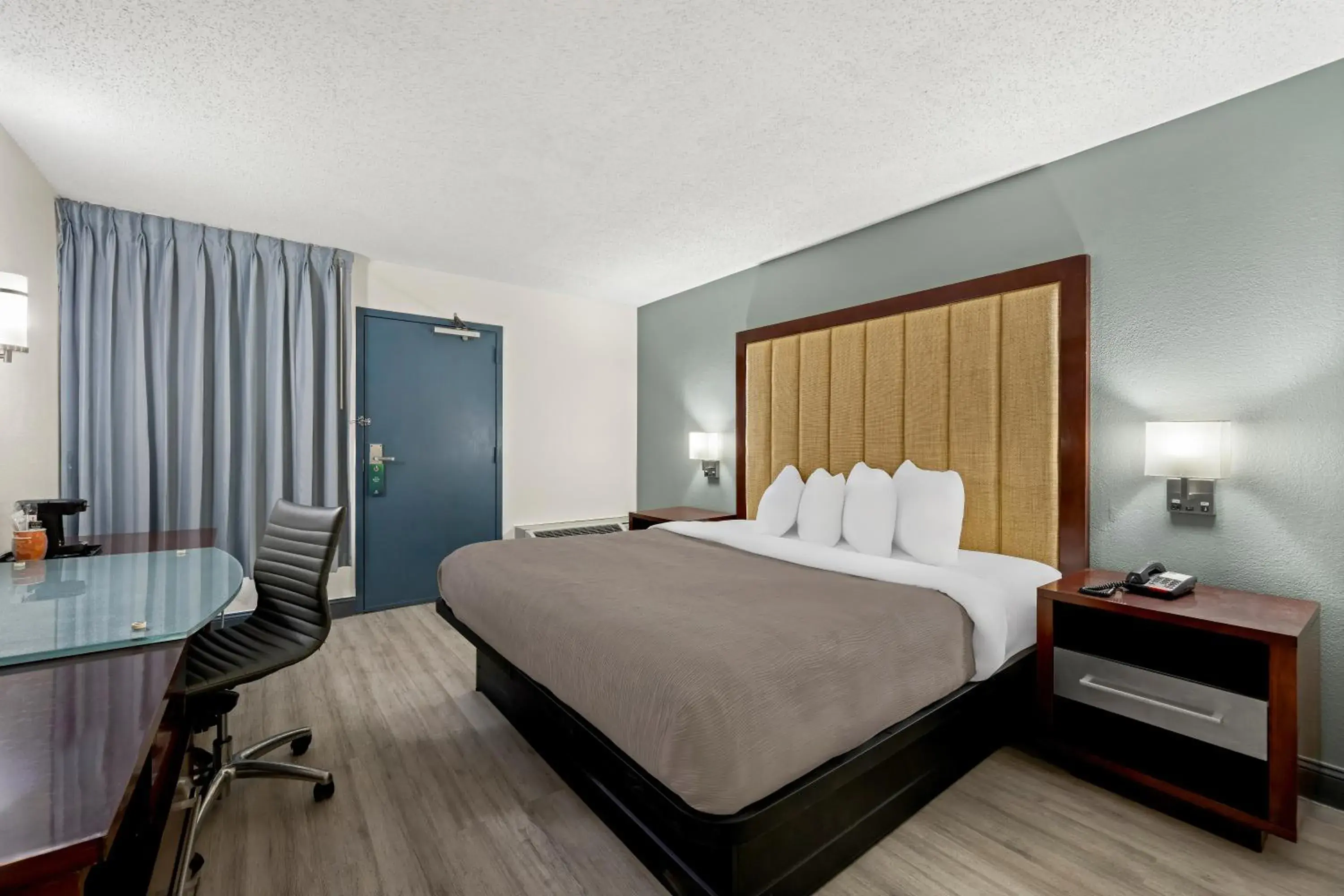 Bedroom, Bed in Quality Inn Bedroom, Bed in Quality Inn