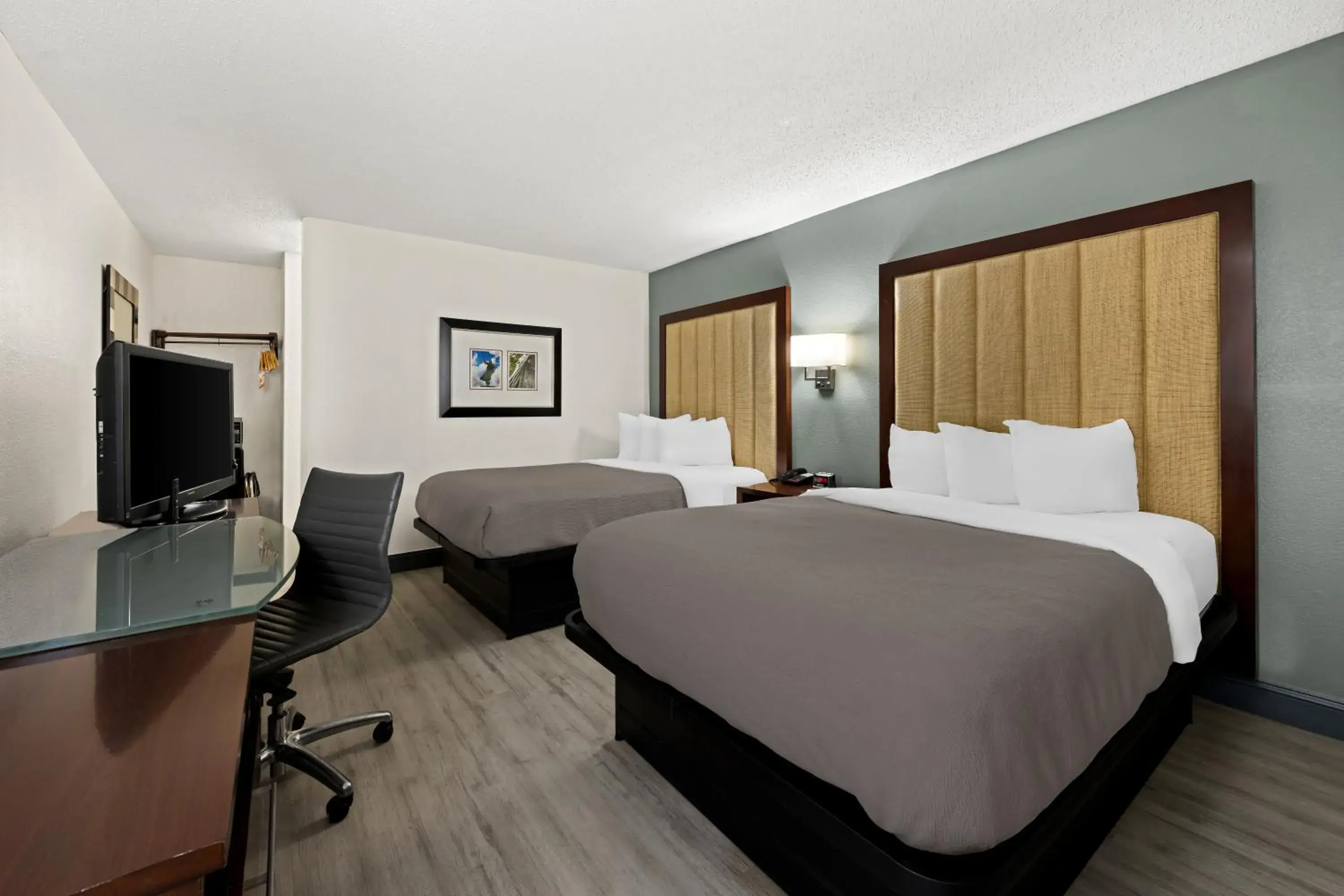 Bedroom, Bed in Quality Inn Bedroom, Bed in Quality Inn