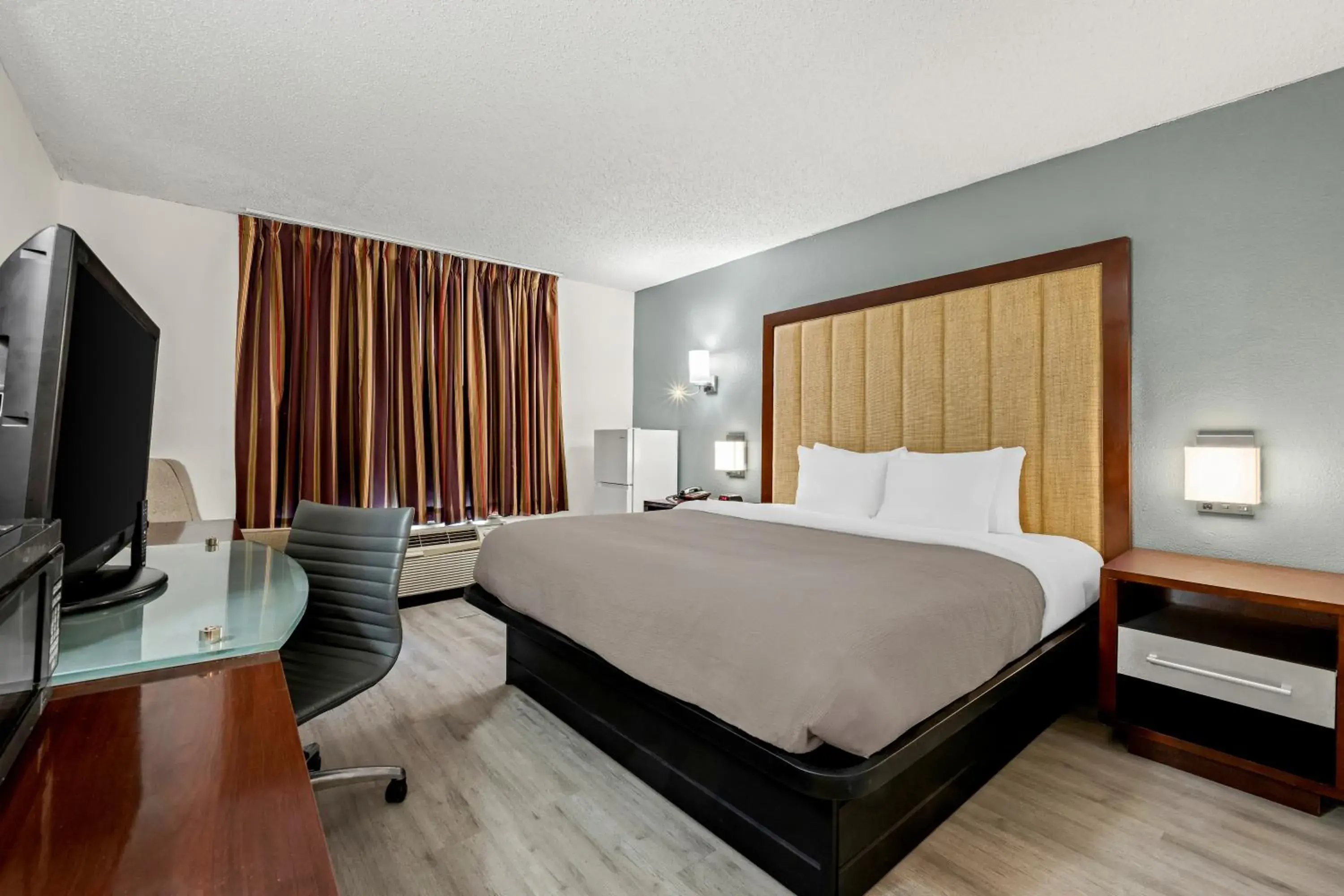 Bedroom, Bed in Quality Inn Bedroom, Bed in Quality Inn