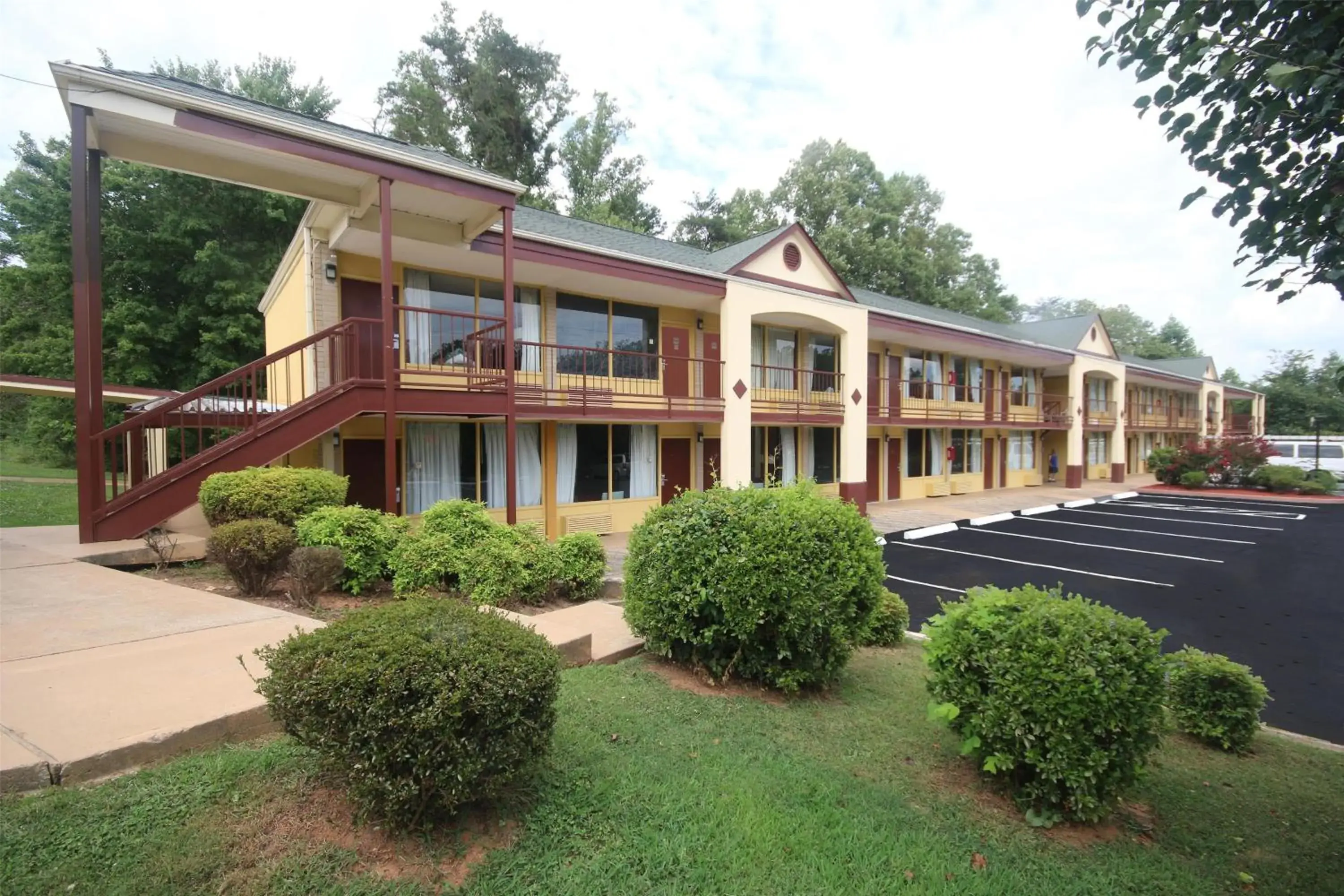 Property building in Americas Best Value Inn Pilot Mountain Property building in Americas Best Value Inn Pilot Mountain