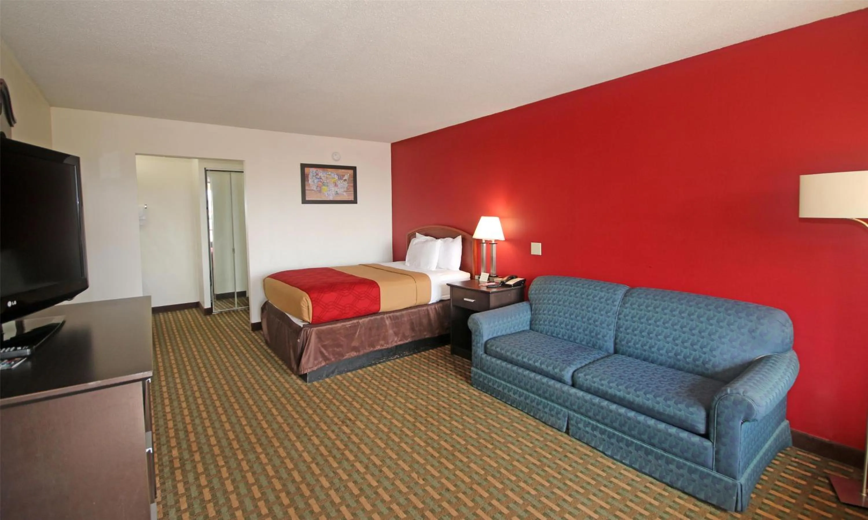 Bedroom, Bed in Americas Best Value Inn Pilot Mountain