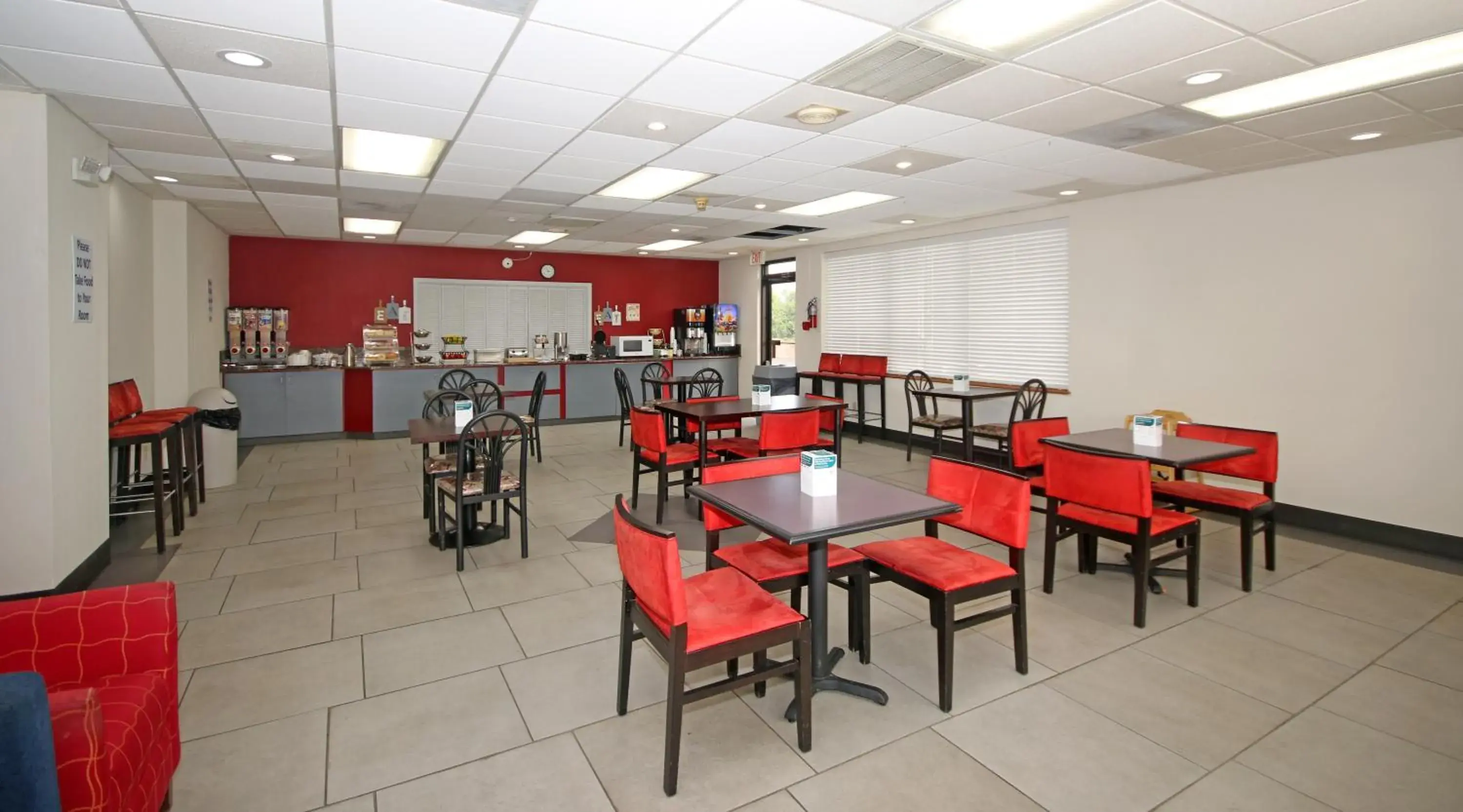 Breakfast in Americas Best Value Inn Pilot Mountain Breakfast in Americas Best Value Inn Pilot Mountain