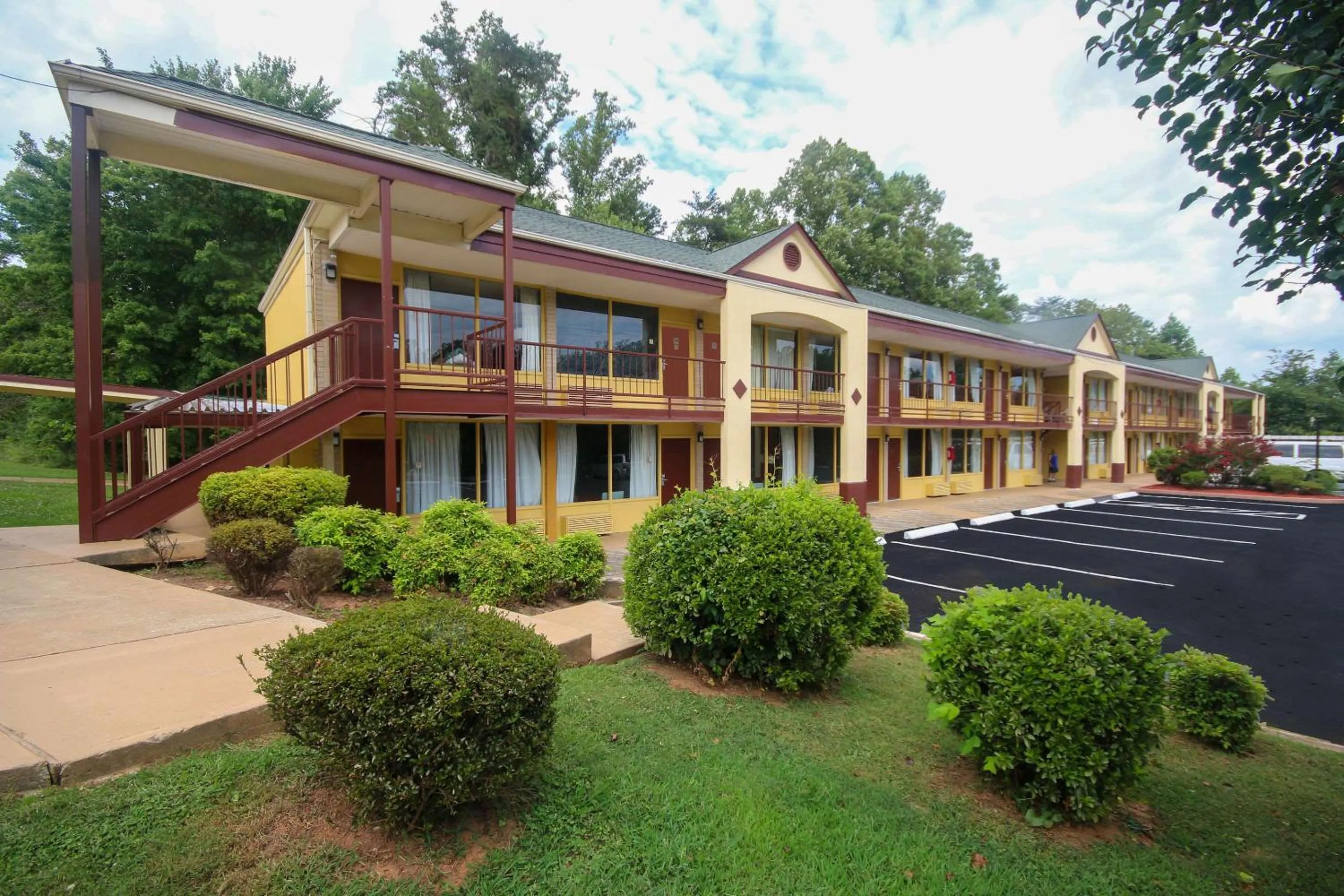 Property building in Econo Lodge Inn And Suites - Pilot Mountain