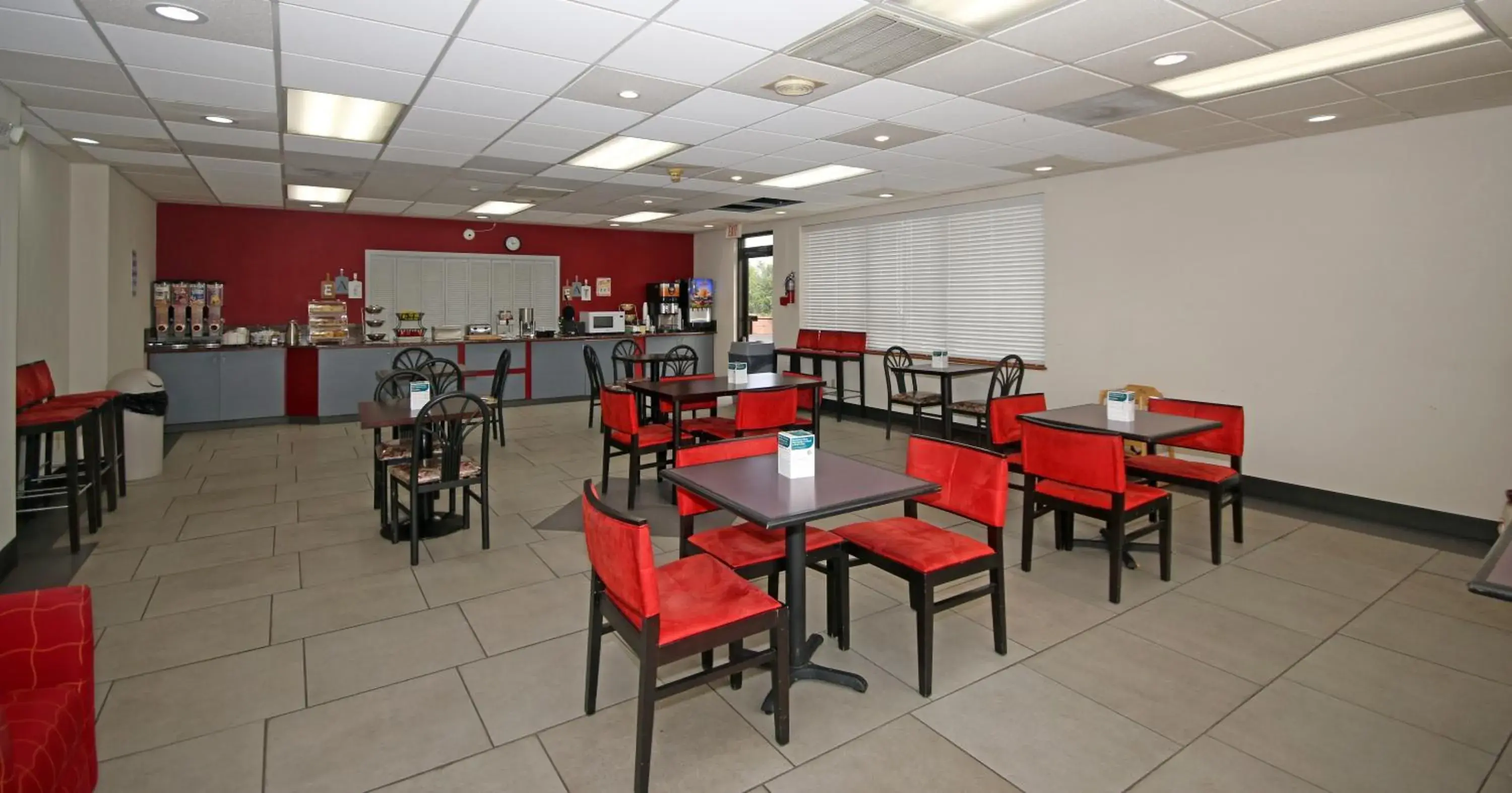 Breakfast in Americas Best Value Inn Pilot Mountain Breakfast in Americas Best Value Inn Pilot Mountain