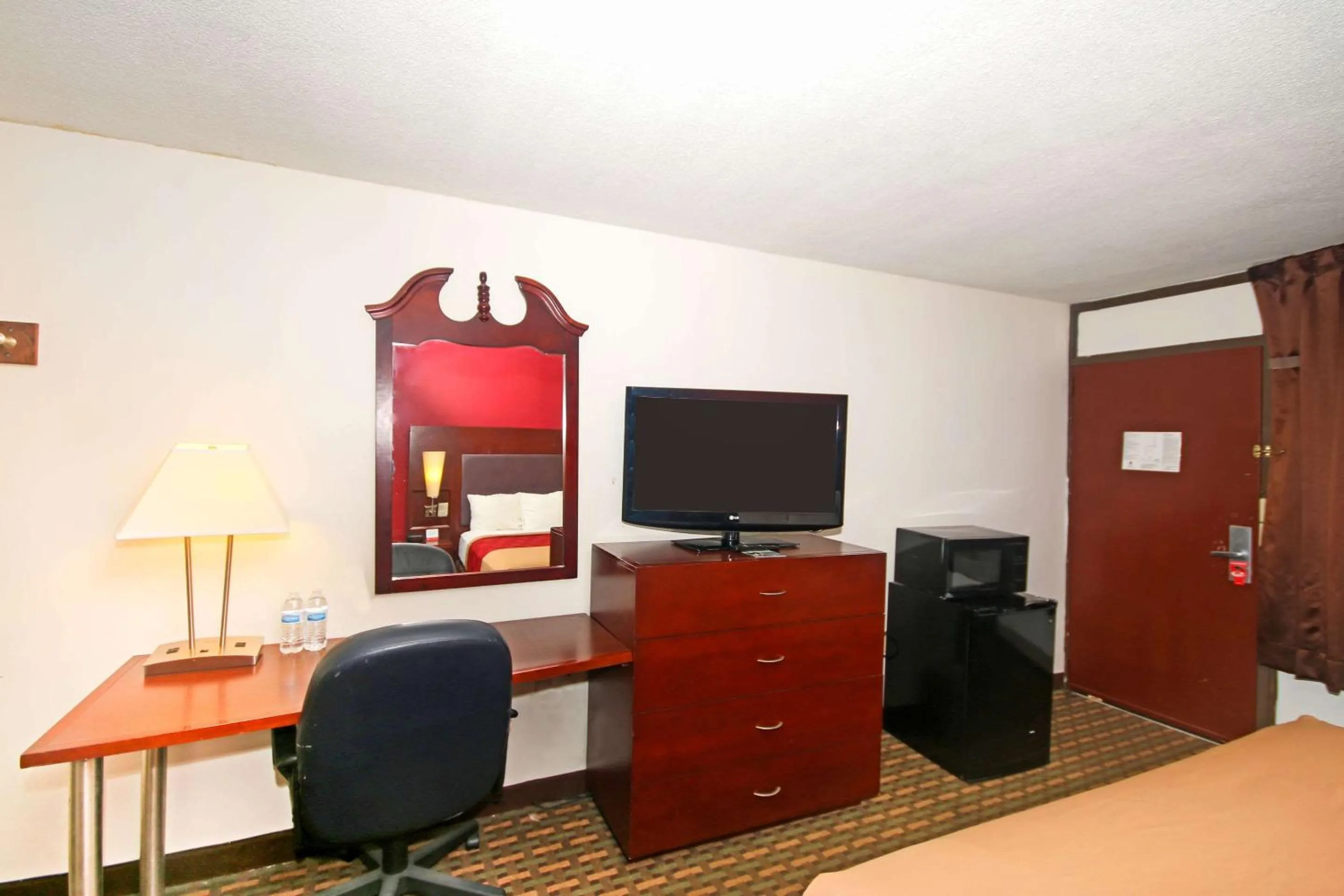 Photo of the whole room in Econo Lodge Inn And Suites - Pilot Mountain