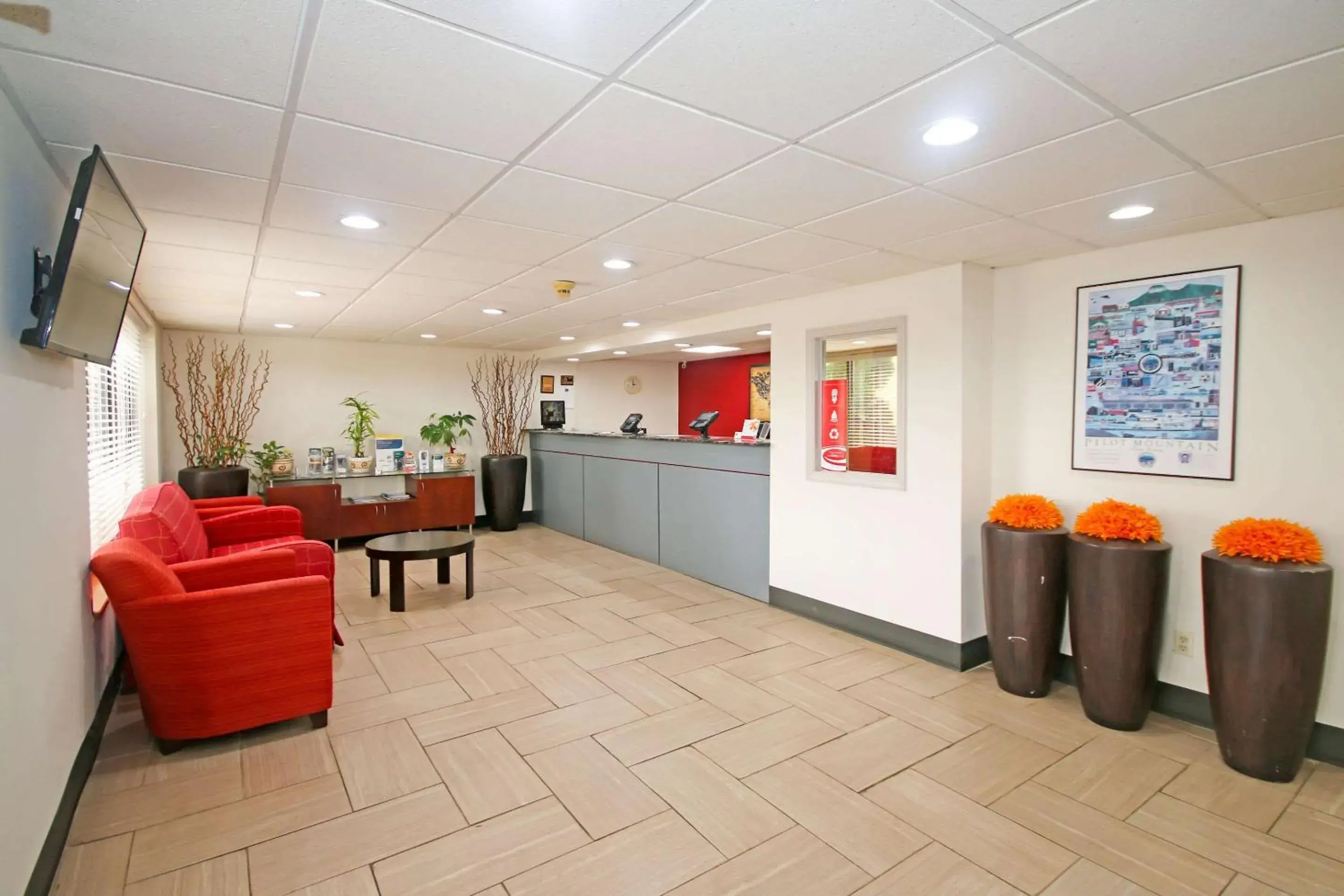 Lobby or reception in Econo Lodge Inn And Suites - Pilot Mountain Lobby or reception in Econo Lodge Inn And Suites - Pilot Mountain