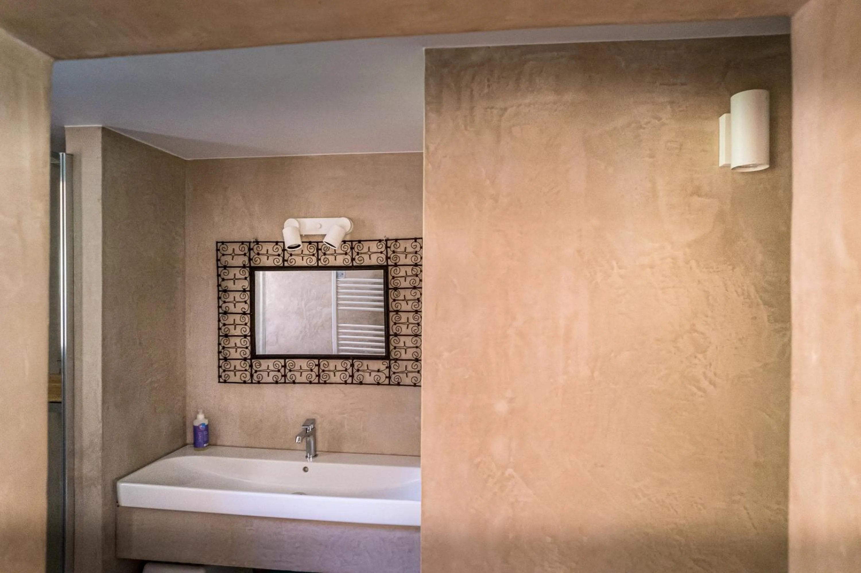Bathroom in Les chambres de la Dourbie