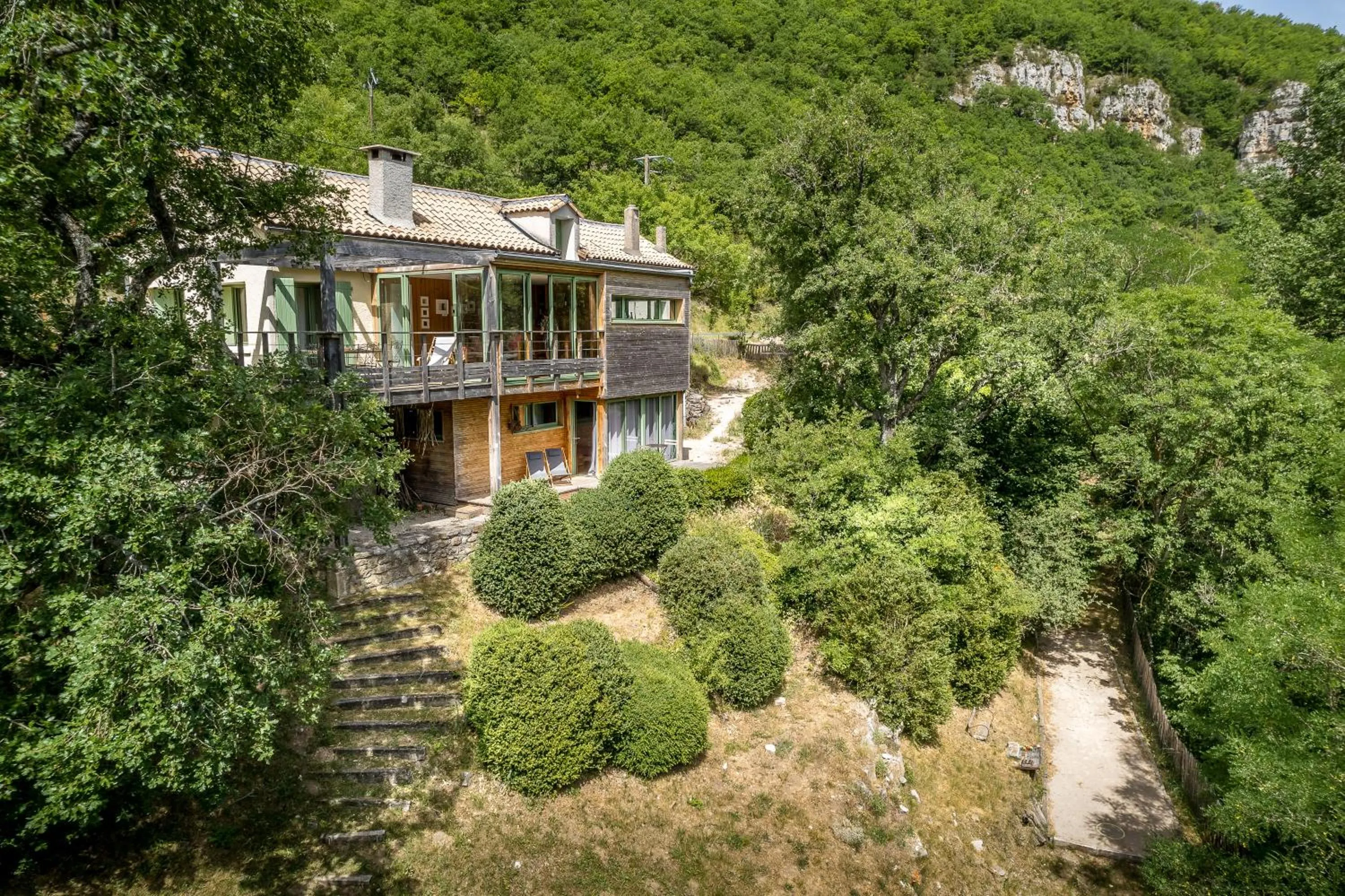 Property building in Les chambres de la Dourbie