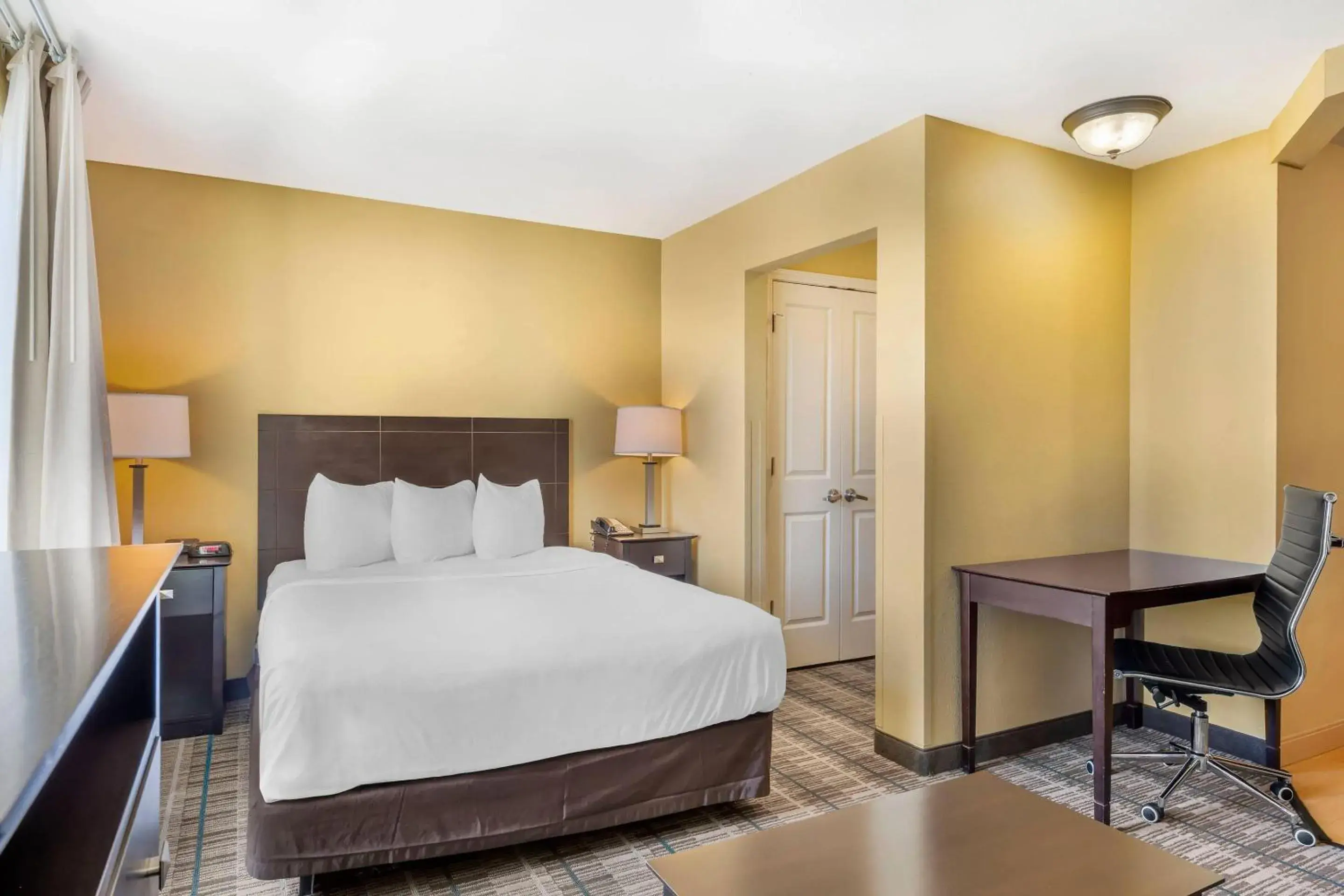 Bedroom, Bed in MainStay Suites Jacksonville near Camp Lejeune Bedroom, Bed in MainStay Suites Jacksonville near Camp Lejeune