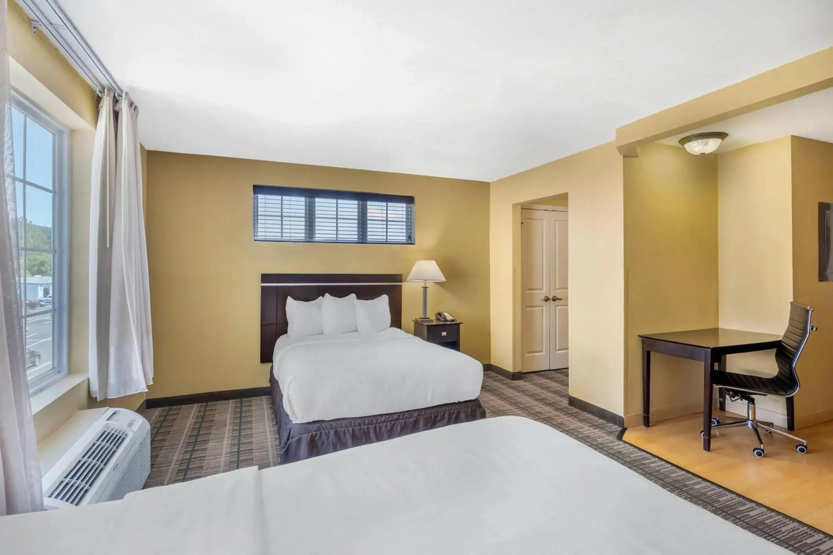 Bedroom, Bed in MainStay Suites Jacksonville near Camp Lejeune Bedroom, Bed in MainStay Suites Jacksonville near Camp Lejeune