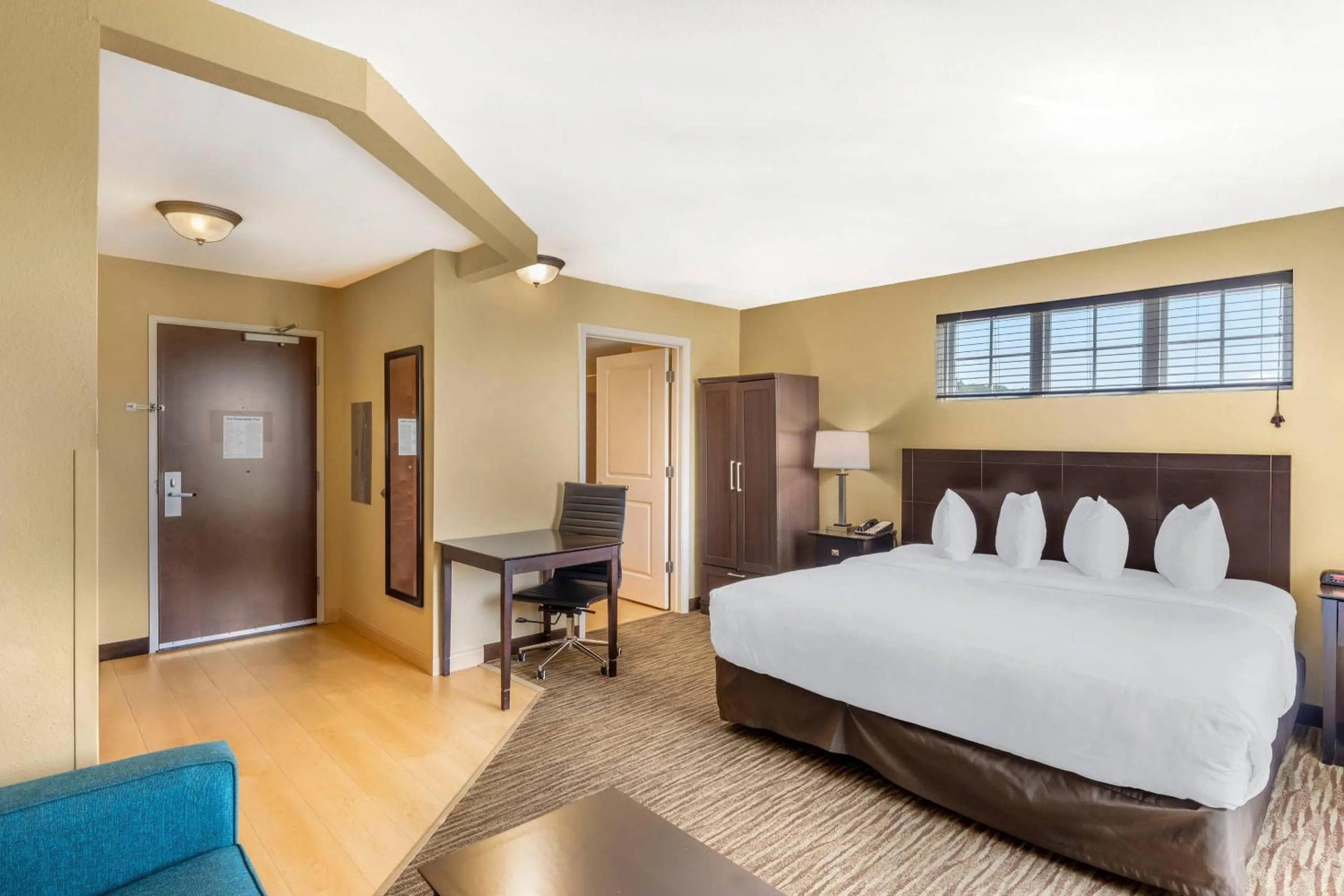 Bedroom, Bed in MainStay Suites Jacksonville near Camp Lejeune