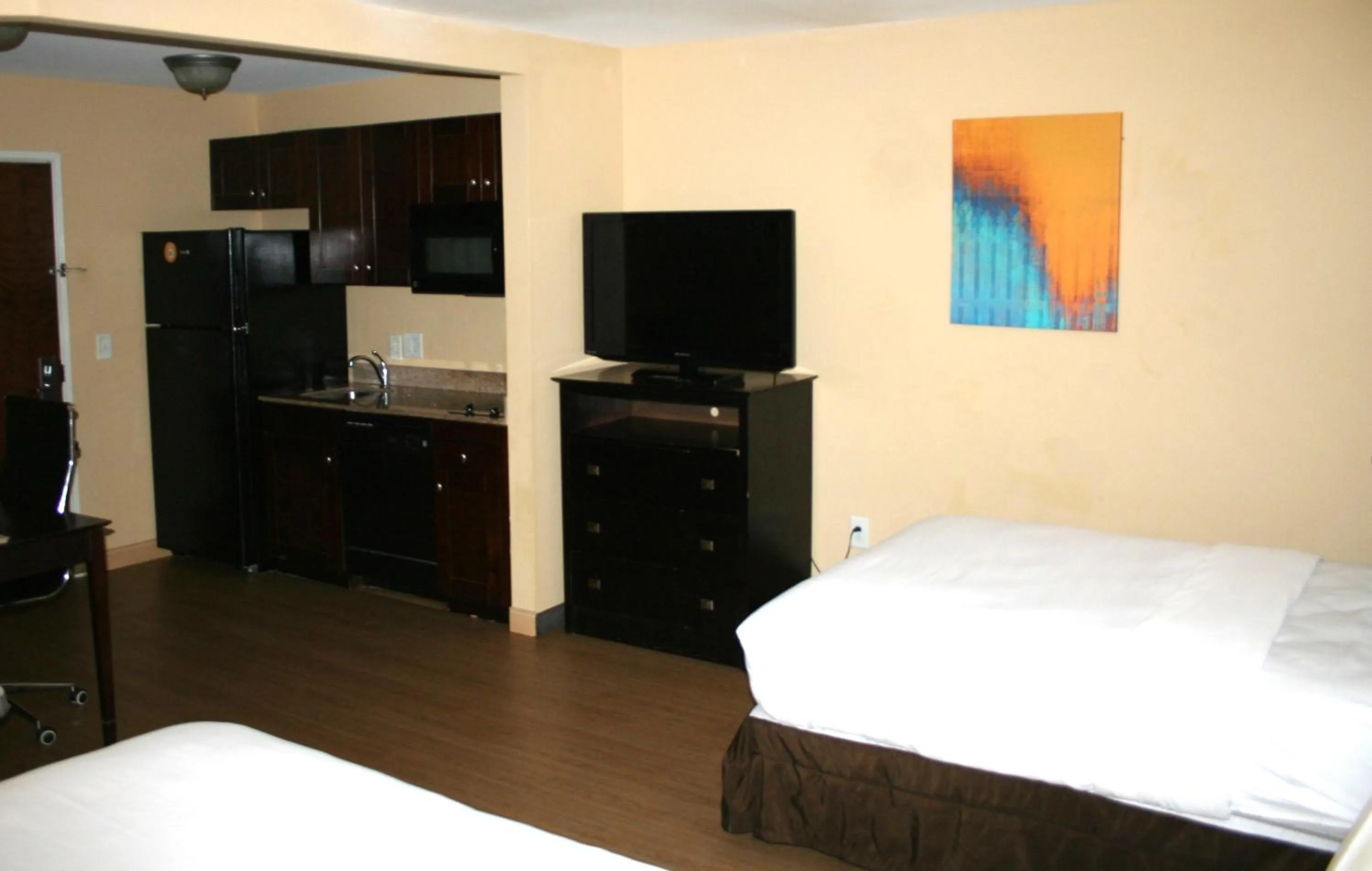 Bed in MainStay Suites Jacksonville near Camp Lejeune