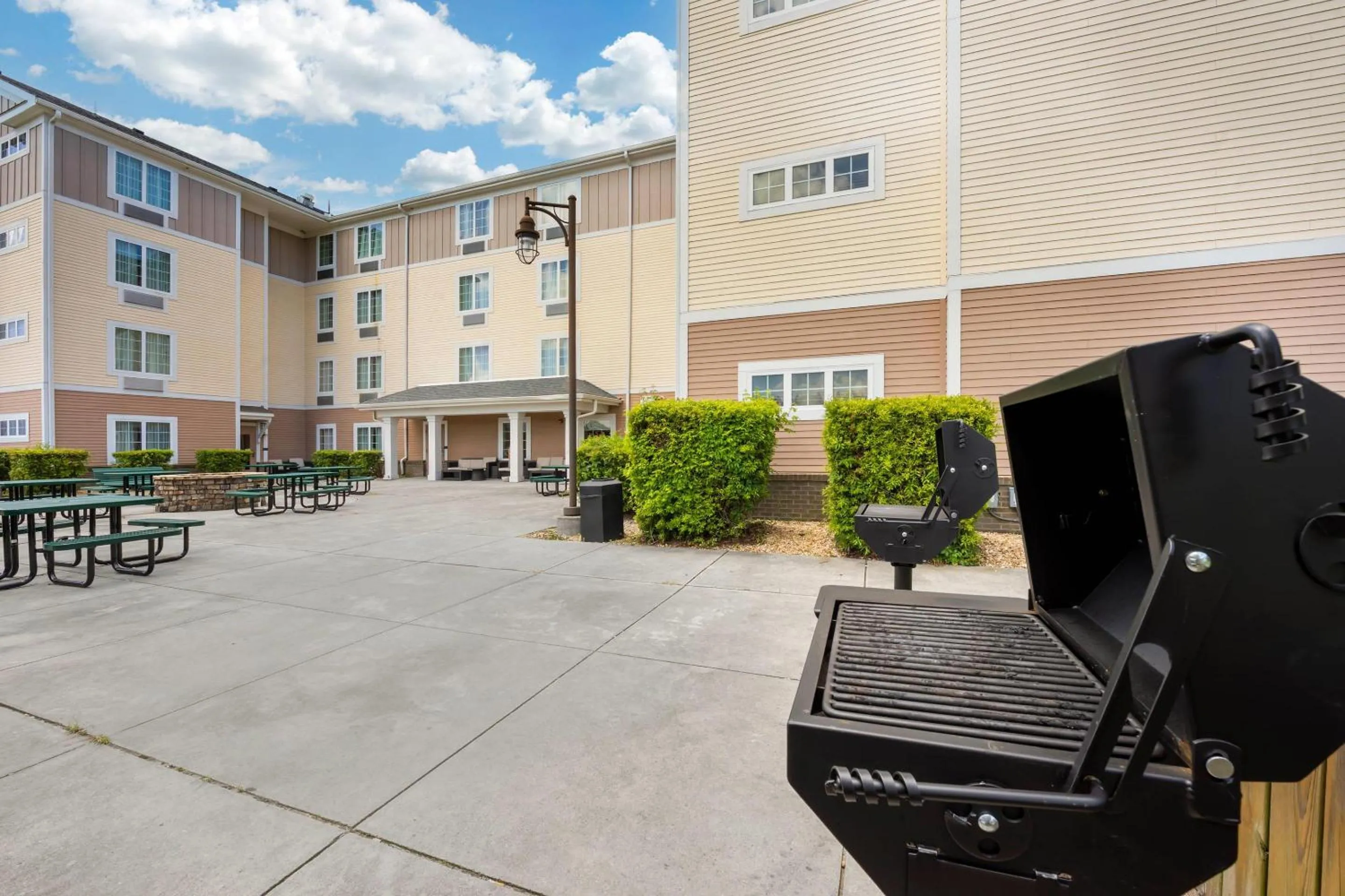 Swimming pool in MainStay Suites Jacksonville near Camp Lejeune