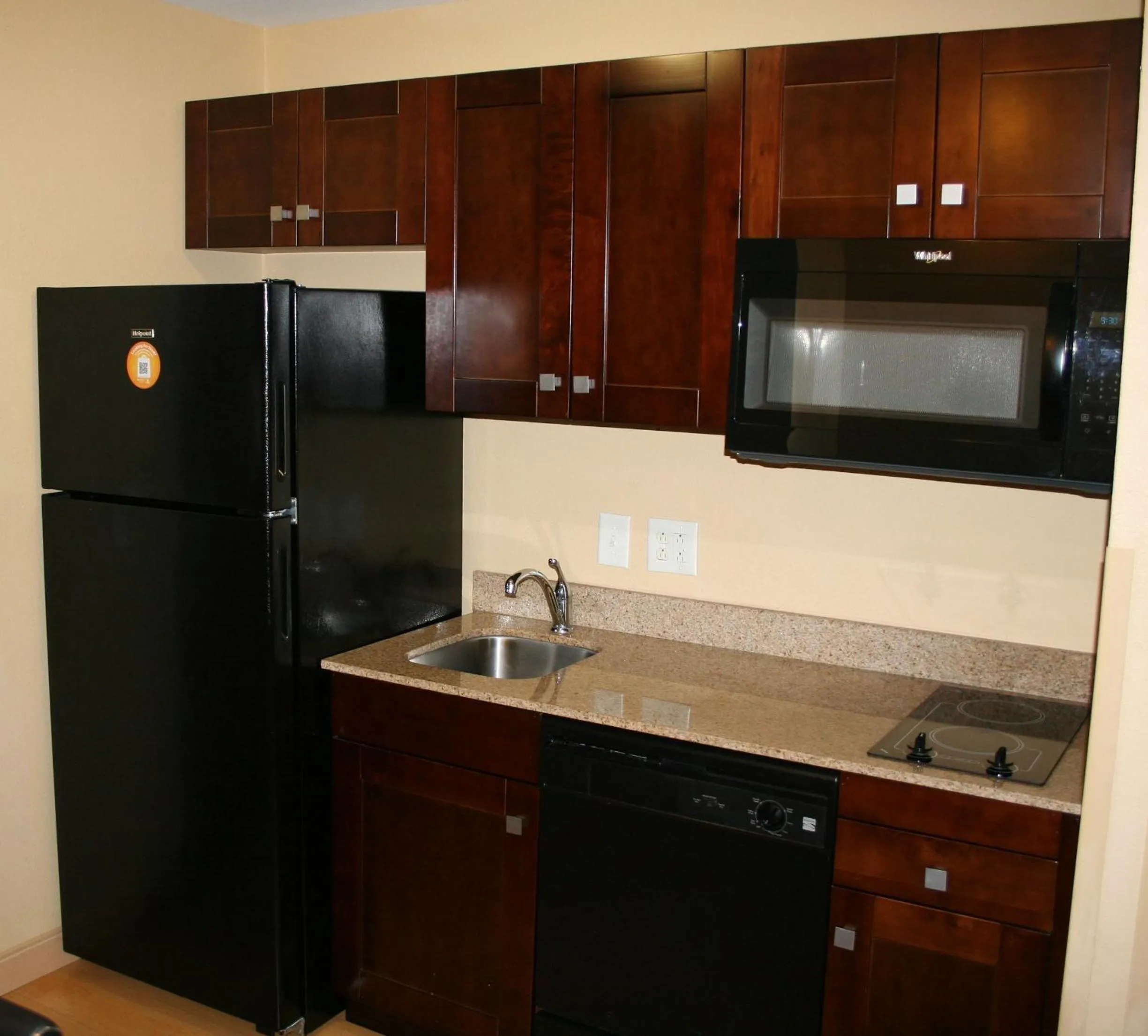 Kitchen or kitchenette in MainStay Suites Jacksonville near Camp Lejeune