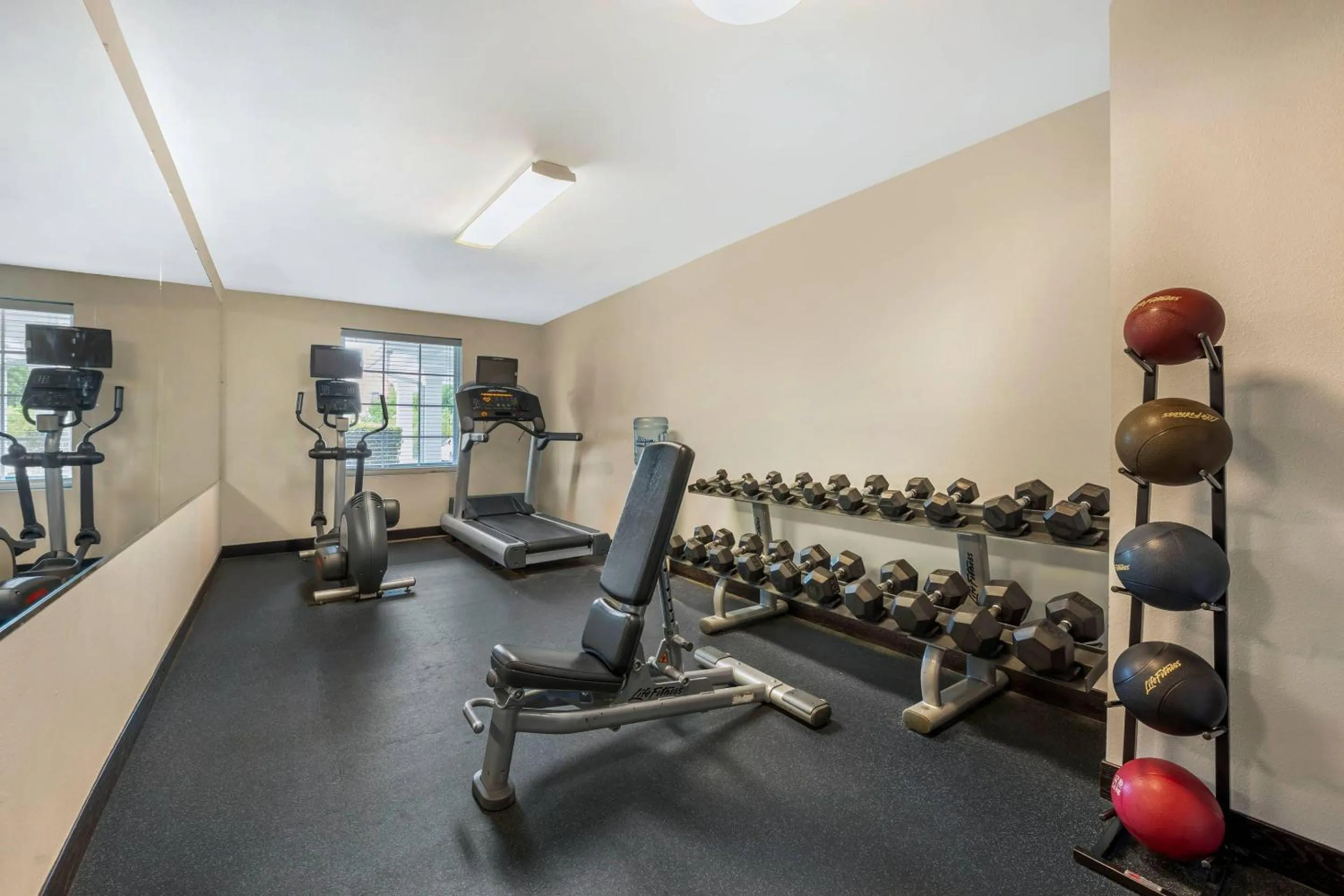 Fitness centre/facilities in MainStay Suites Jacksonville near Camp Lejeune