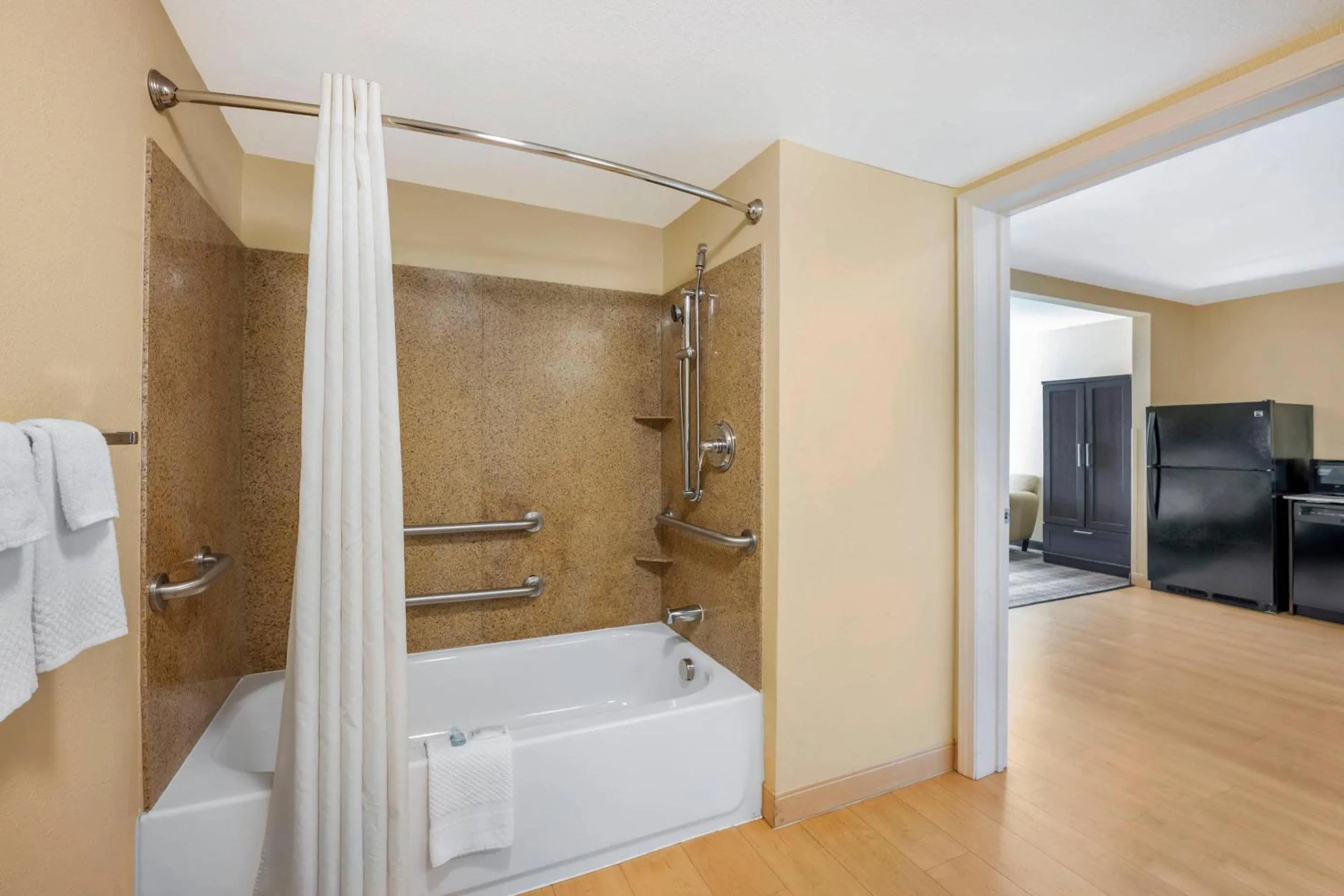 Bedroom in MainStay Suites Jacksonville near Camp Lejeune