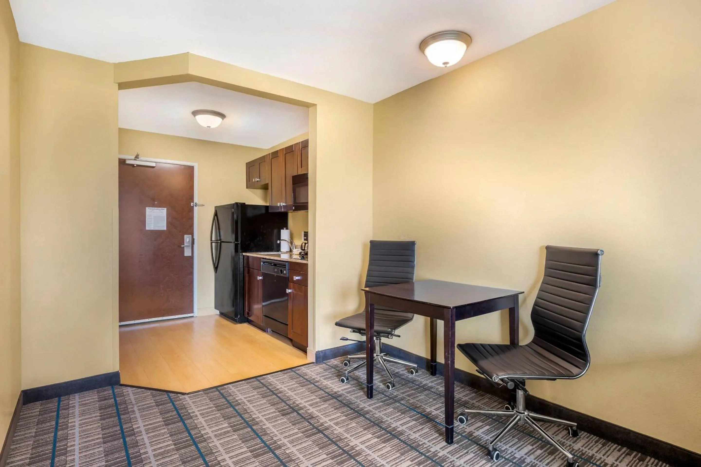 Bedroom in MainStay Suites Jacksonville near Camp Lejeune