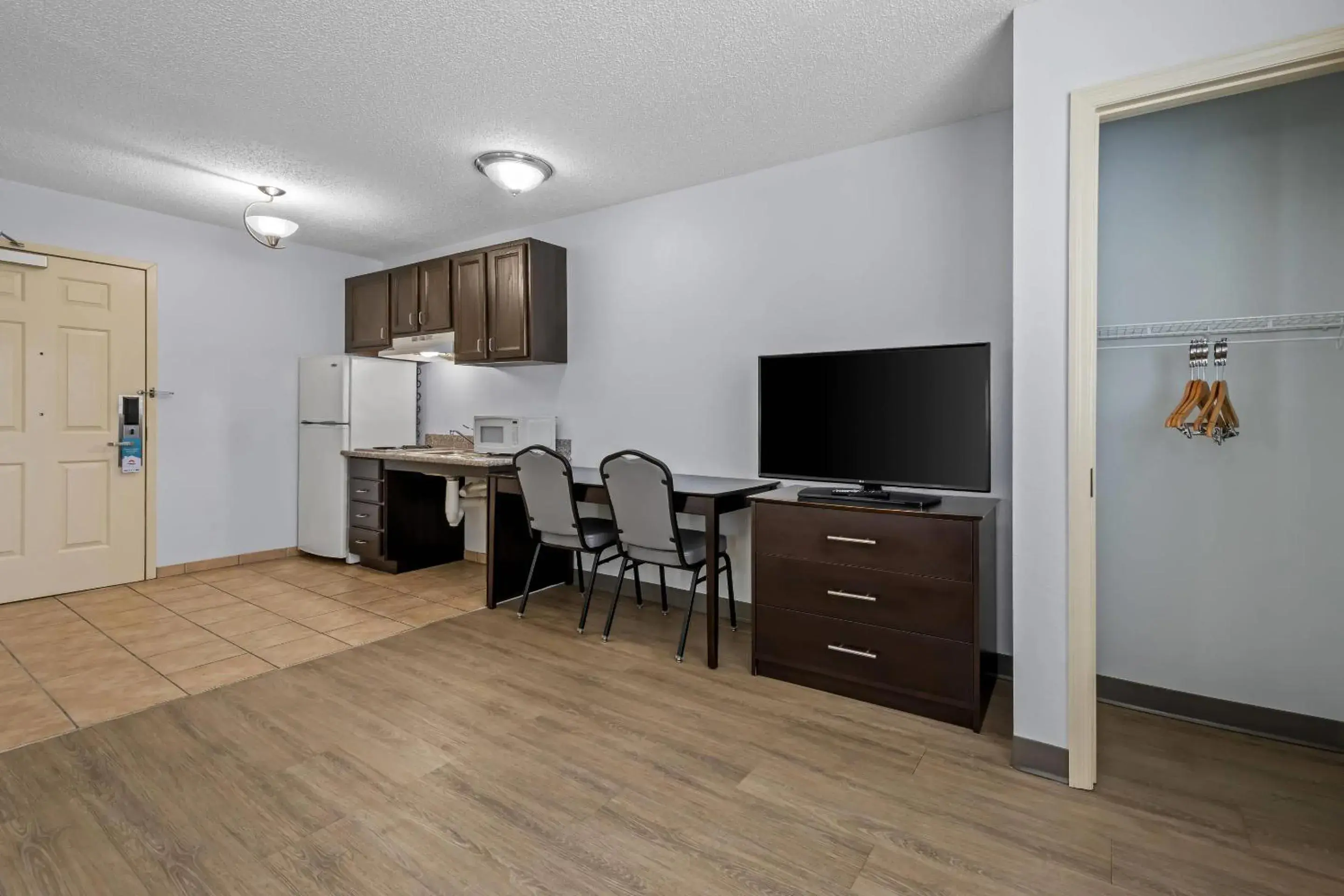 Bedroom in Suburban Studios Near Camp Lejeune Bedroom in Suburban Studios Near Camp Lejeune