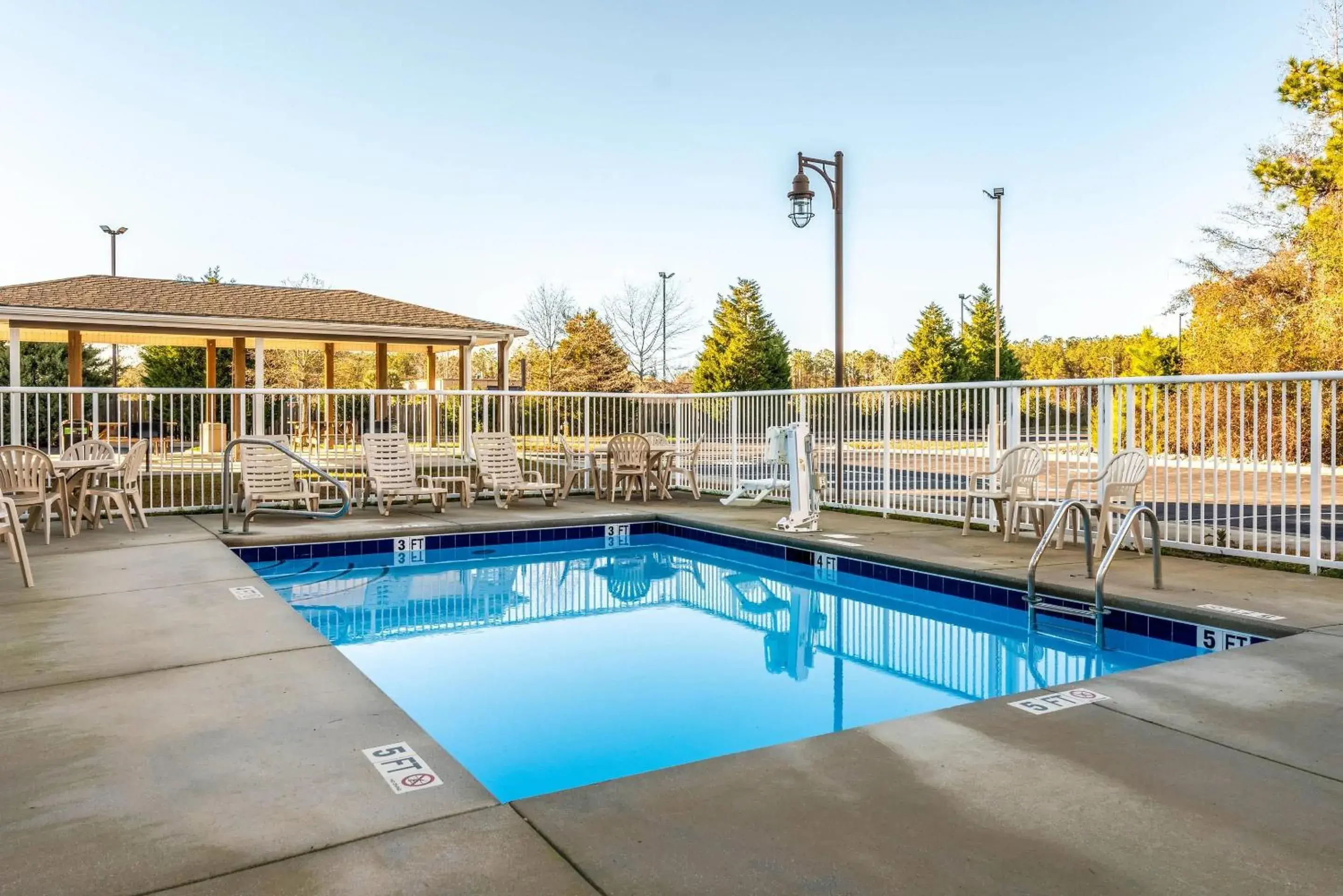 Swimming pool in Suburban Studios Near Camp Lejeune Swimming pool in Suburban Studios Near Camp Lejeune