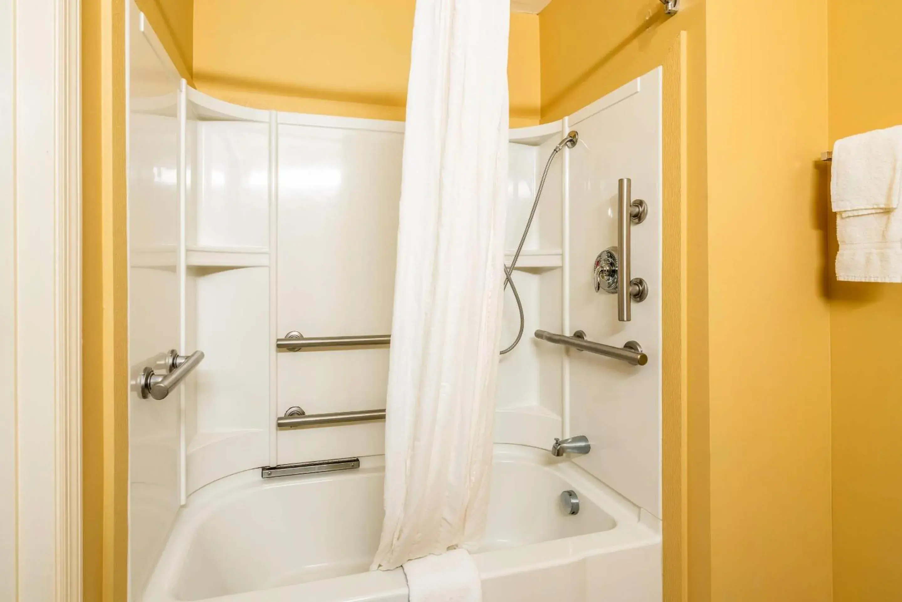 Bedroom in Suburban Studios Near Camp Lejeune Bedroom in Suburban Studios Near Camp Lejeune