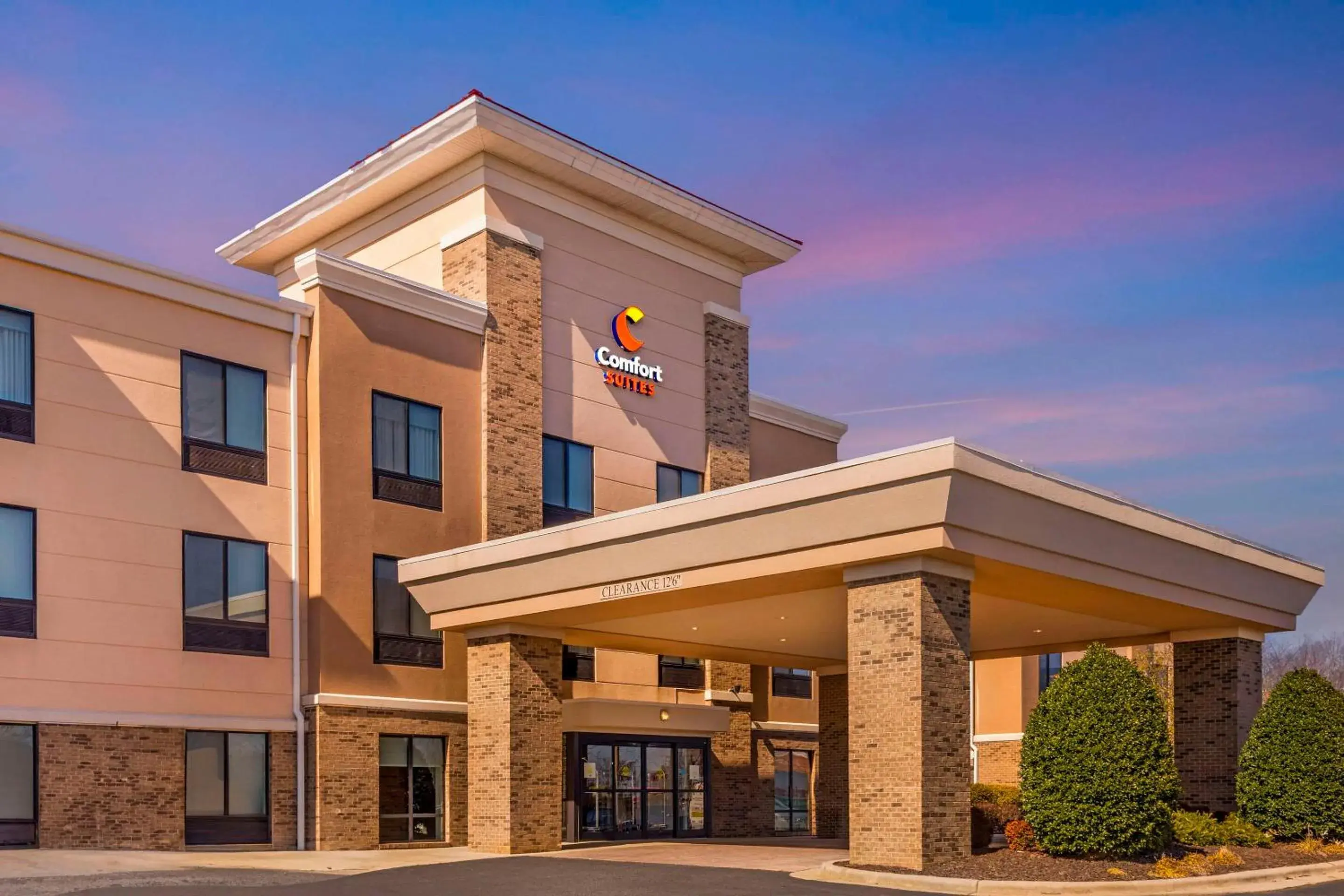 Property building in Comfort Suites Whitsett - Greensboro East Property building in Comfort Suites Whitsett - Greensboro East