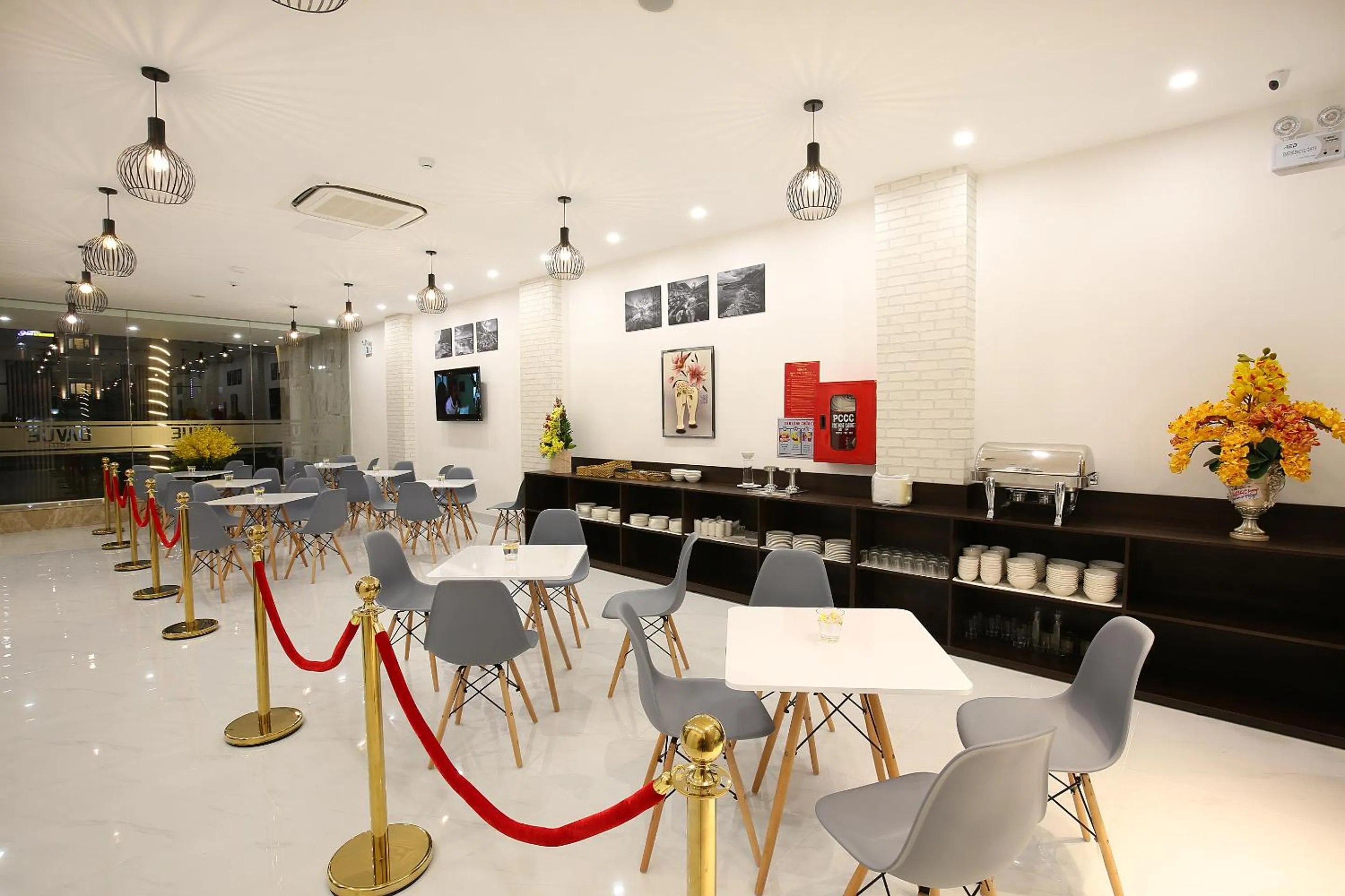 Restaurant/places to eat in Davue Hotel by THG