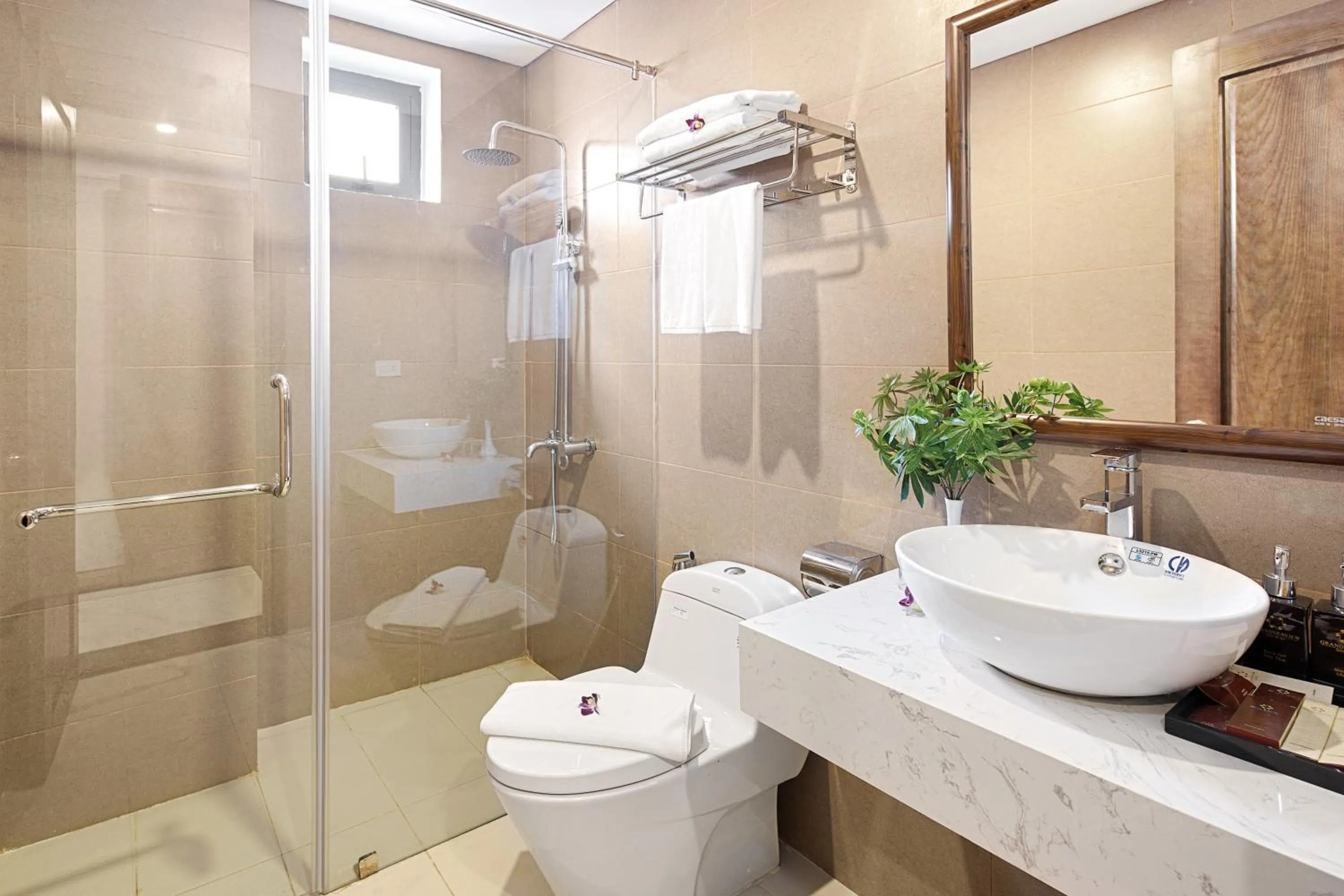 Shower in Davue Hotel by THG