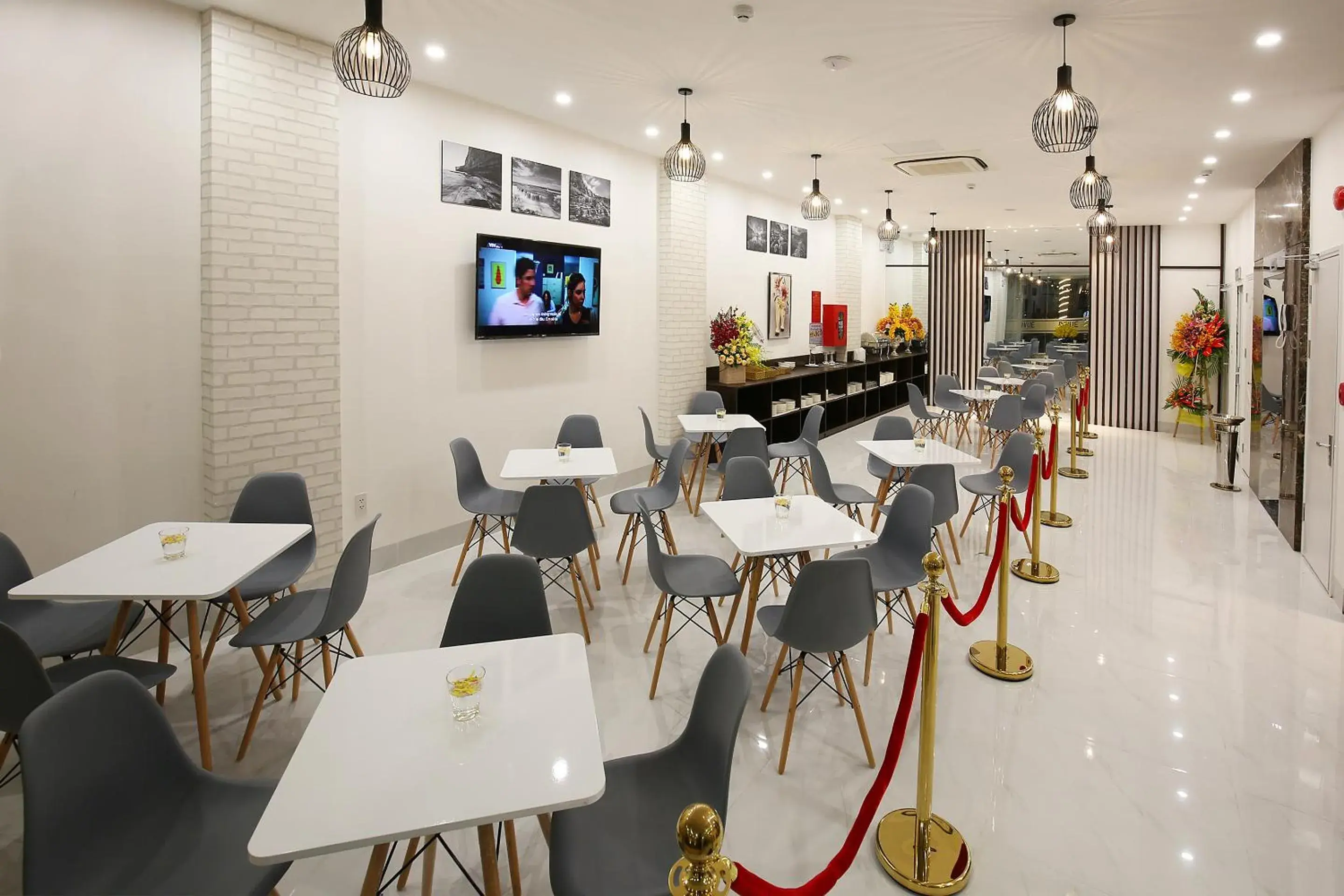 Restaurant/places to eat in Davue Hotel by THG Restaurant/places to eat in Davue Hotel by THG