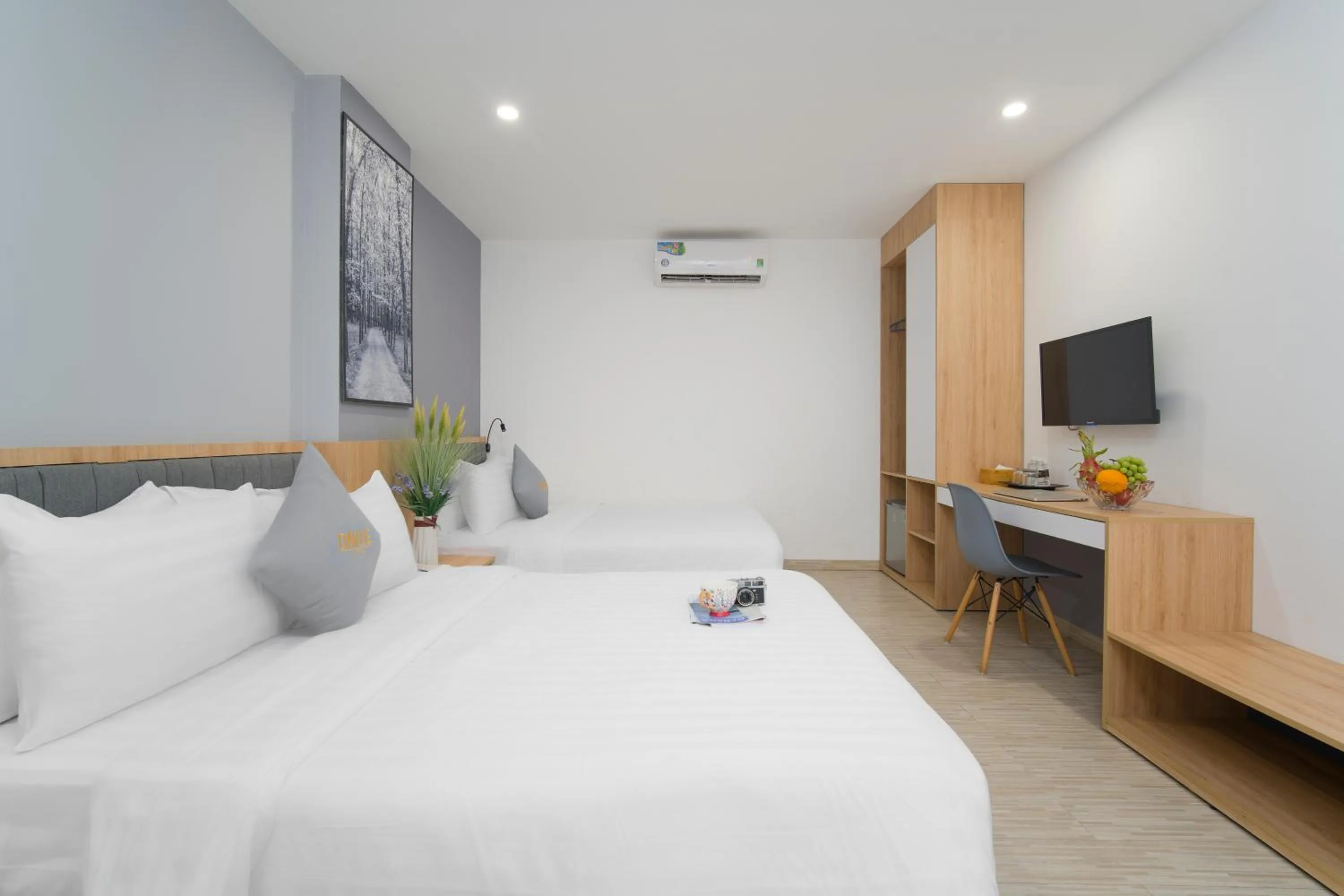Communal lounge/ TV room, Bed in Davue Hotel by THG