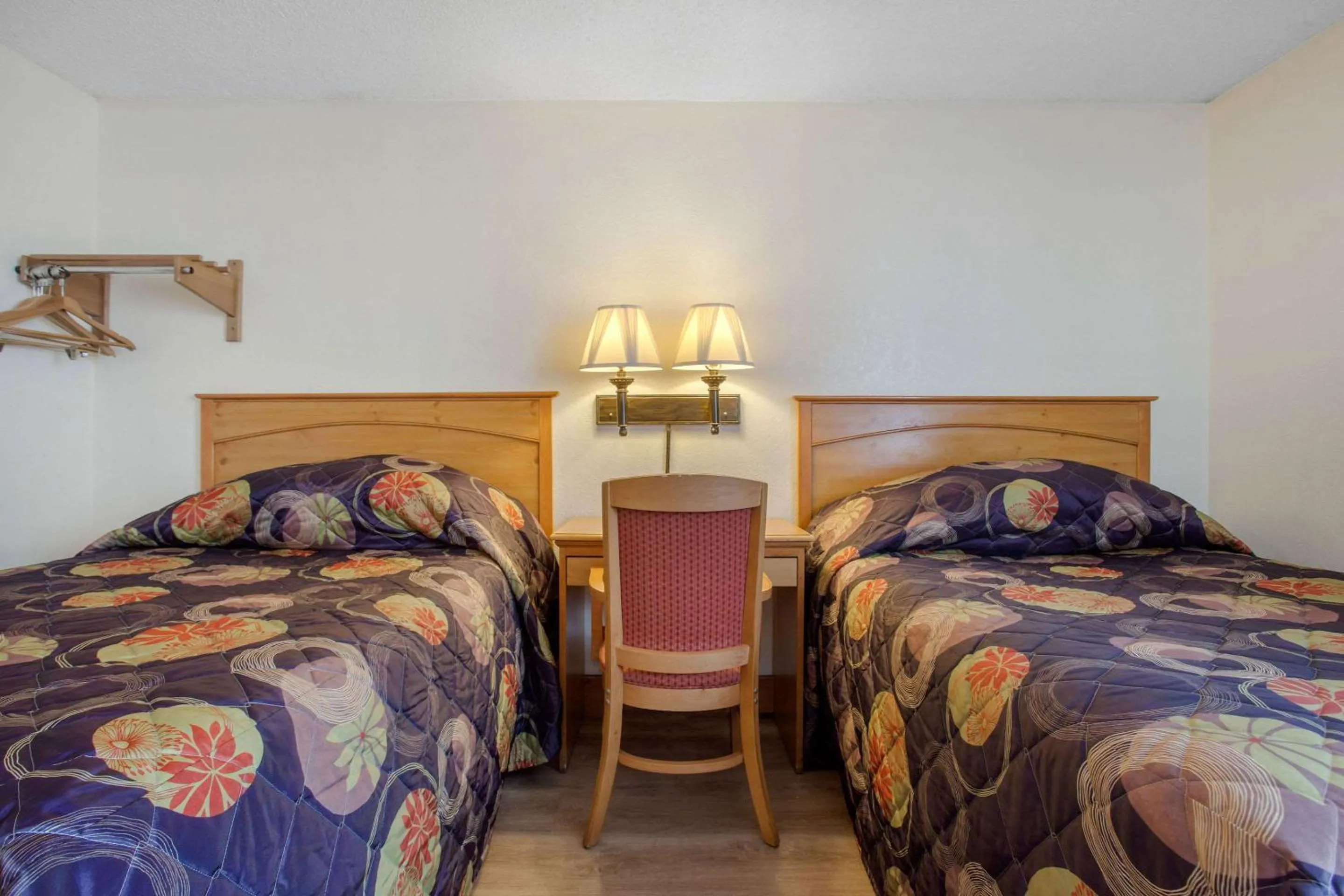 Photo of the whole room, Bed in Rodeway Inn Asheville