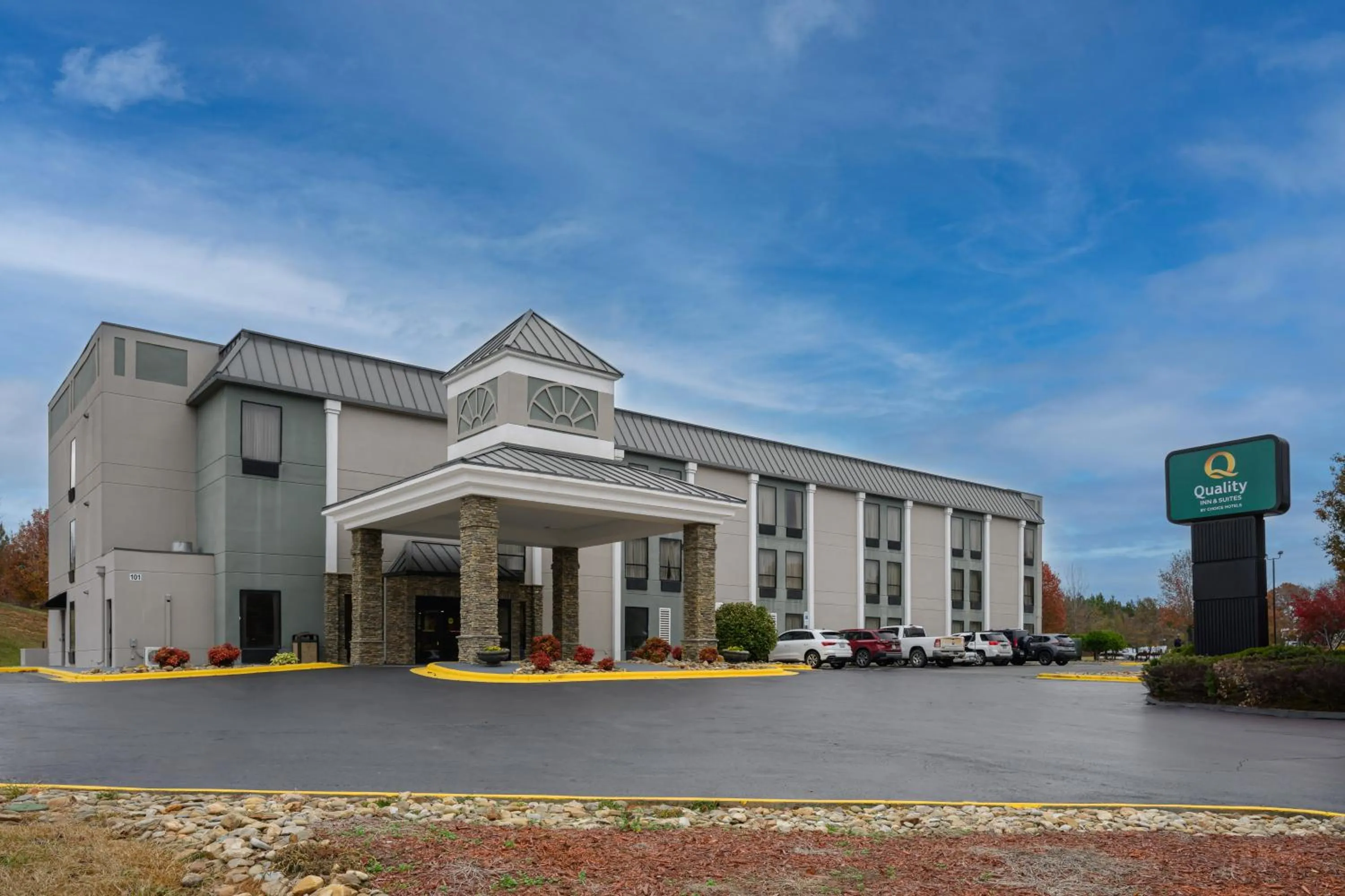 Property building in Quality Inn & Suites Lexington South