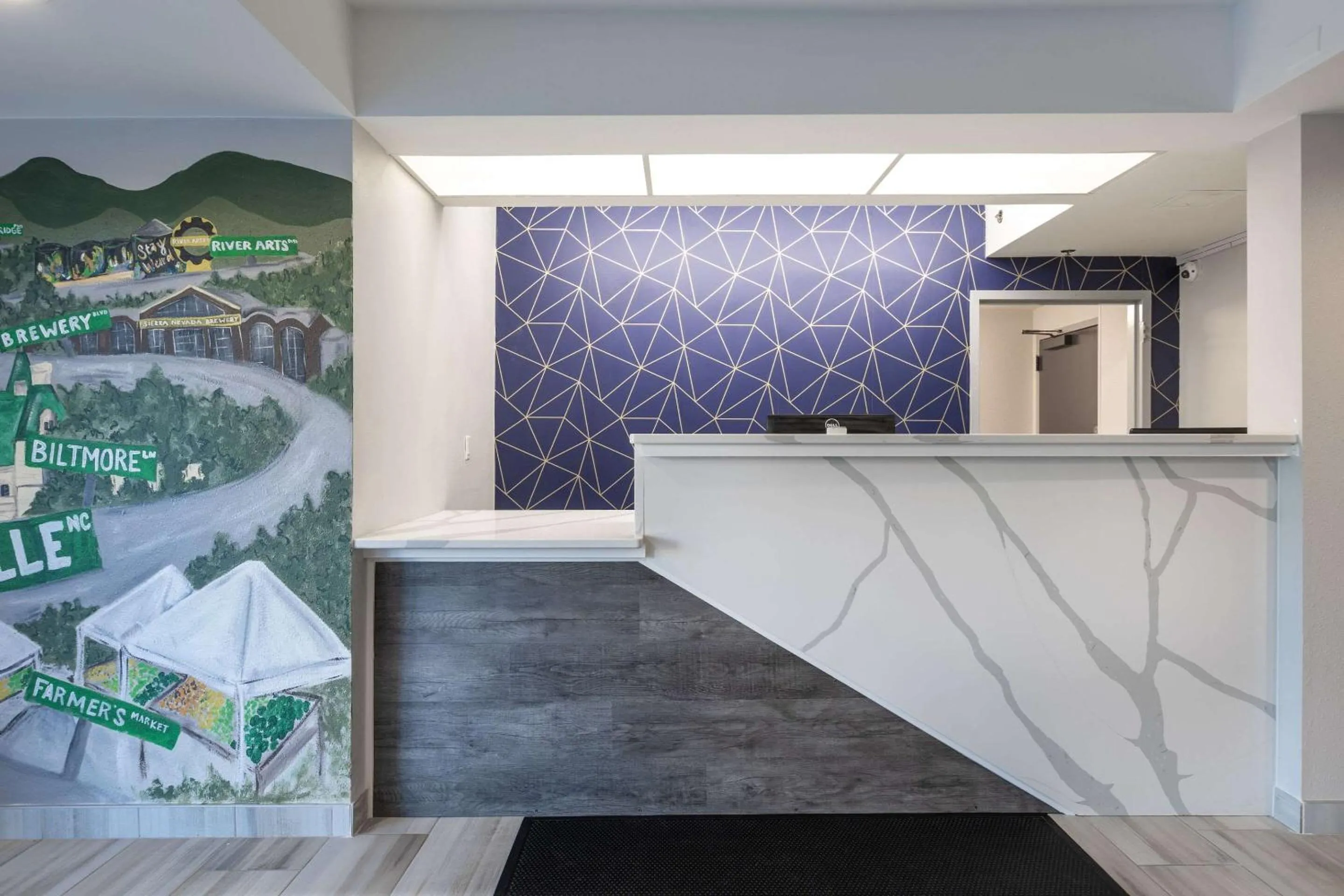 Lobby or reception in Rodeway Inn & Suites near Outlet Mall - Asheville