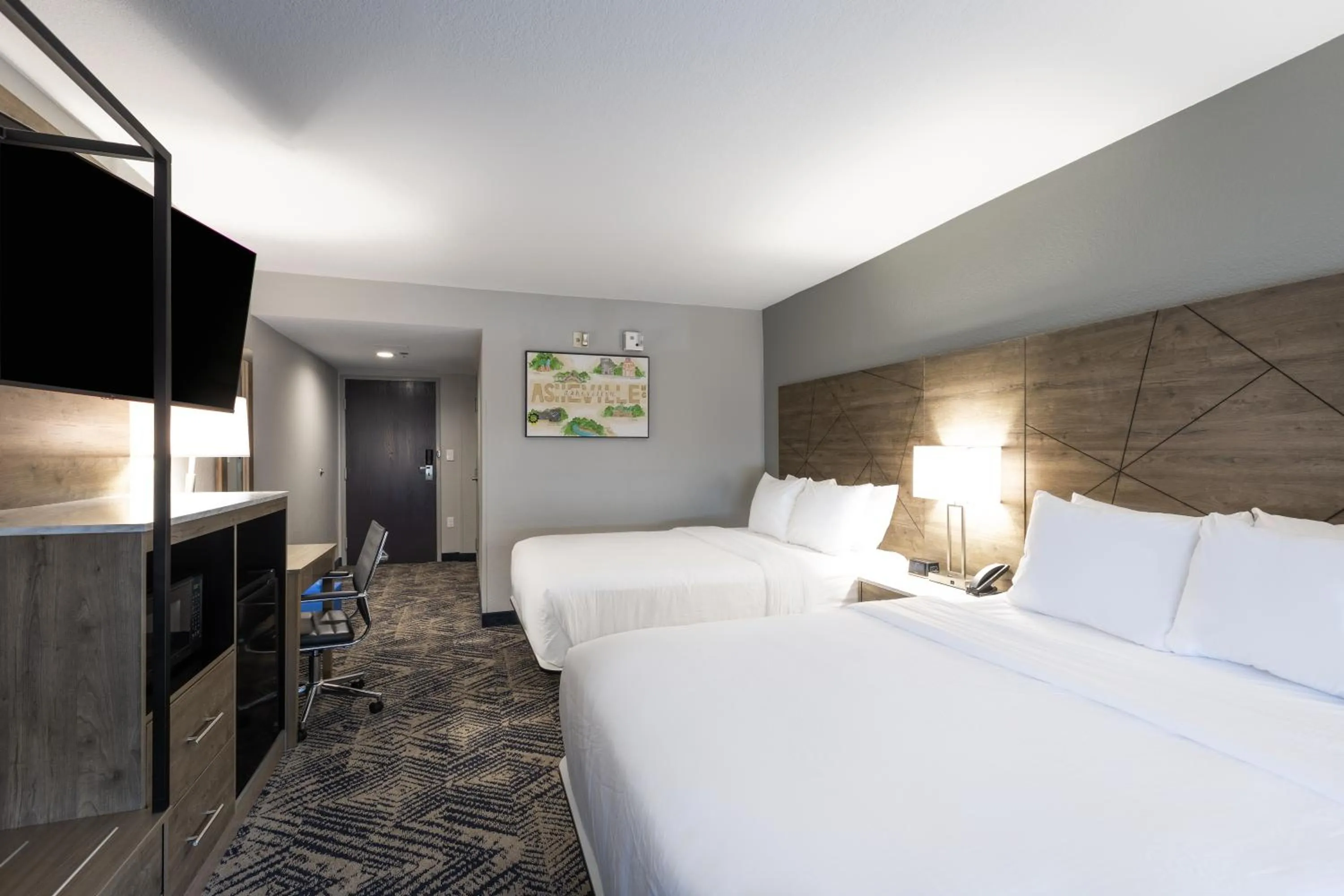 Bedroom, Bed in Rodeway Inn & Suites near Outlet Mall - Asheville