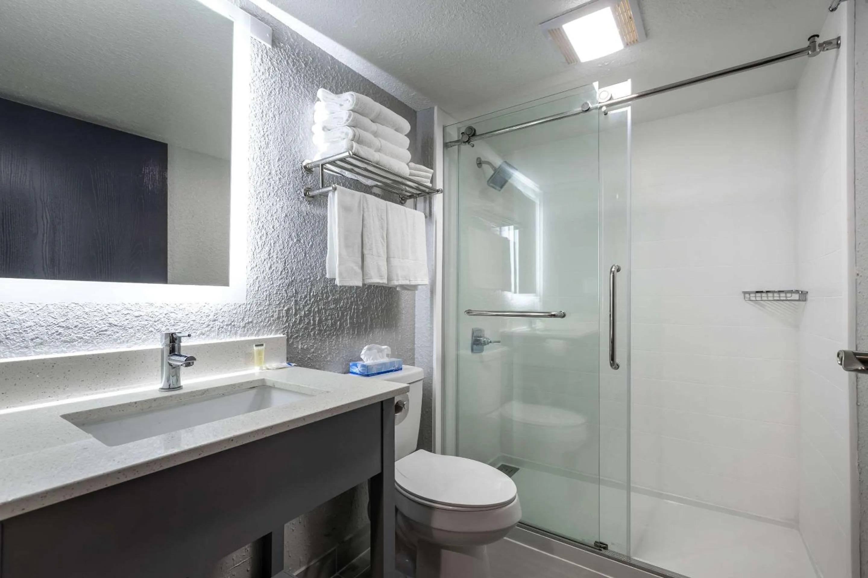 Bedroom in Rodeway Inn & Suites near Outlet Mall - Asheville