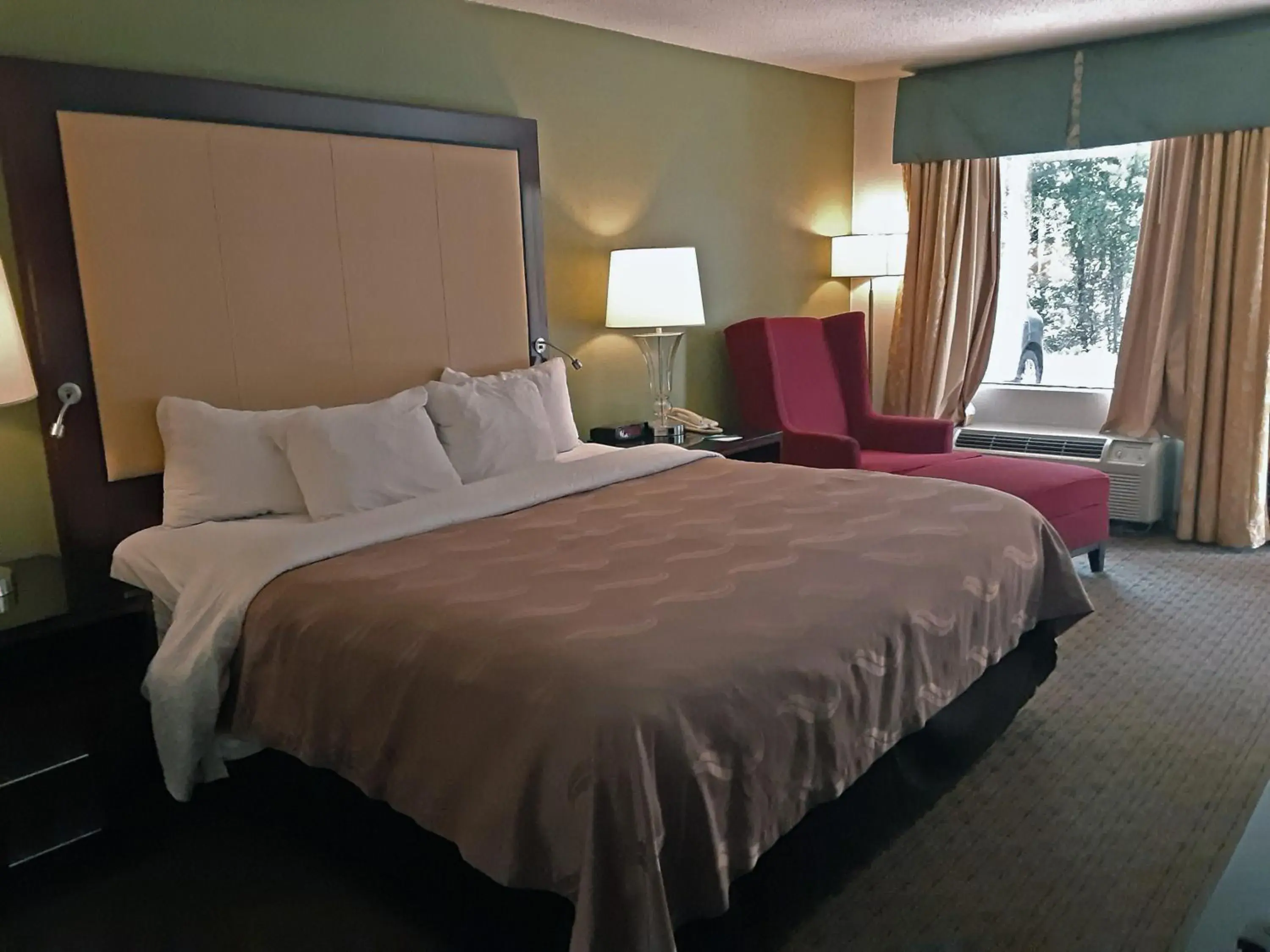 Bed in Quality Inn Morganton Bed in Quality Inn Morganton