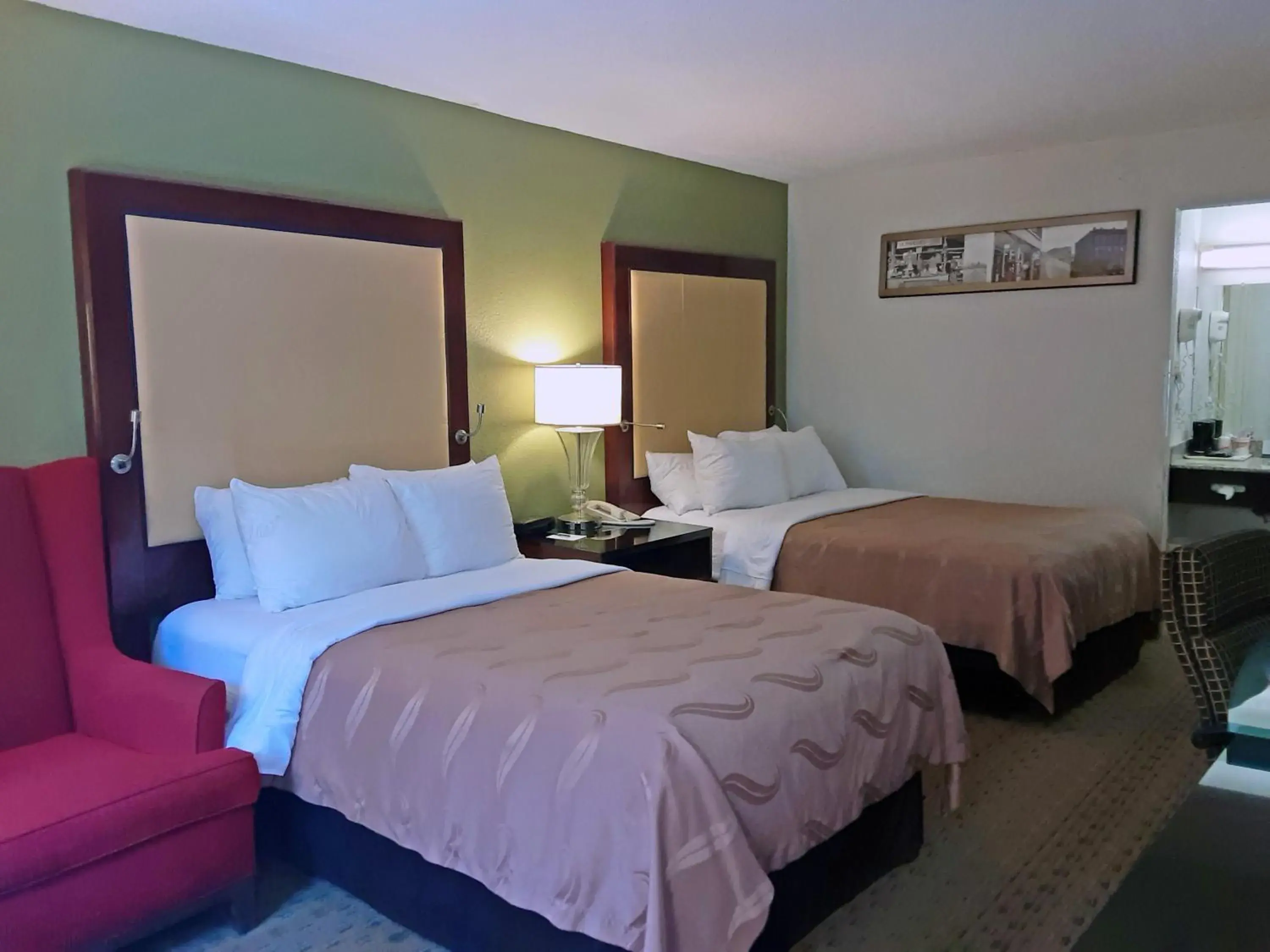 Bed in Quality Inn Morganton Bed in Quality Inn Morganton