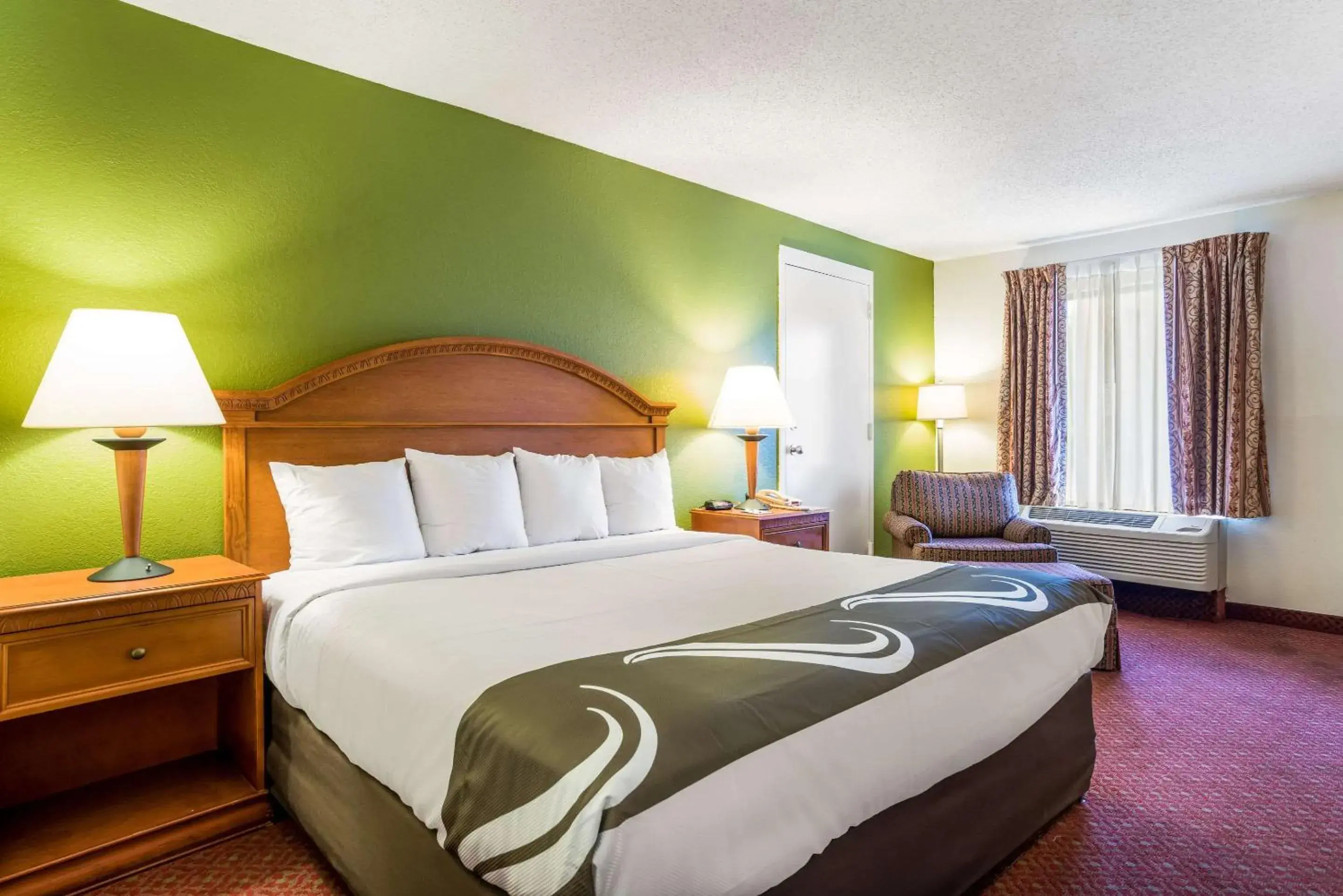 Photo of the whole room, Bed in Quality Inn North Photo of the whole room, Bed in Quality Inn North