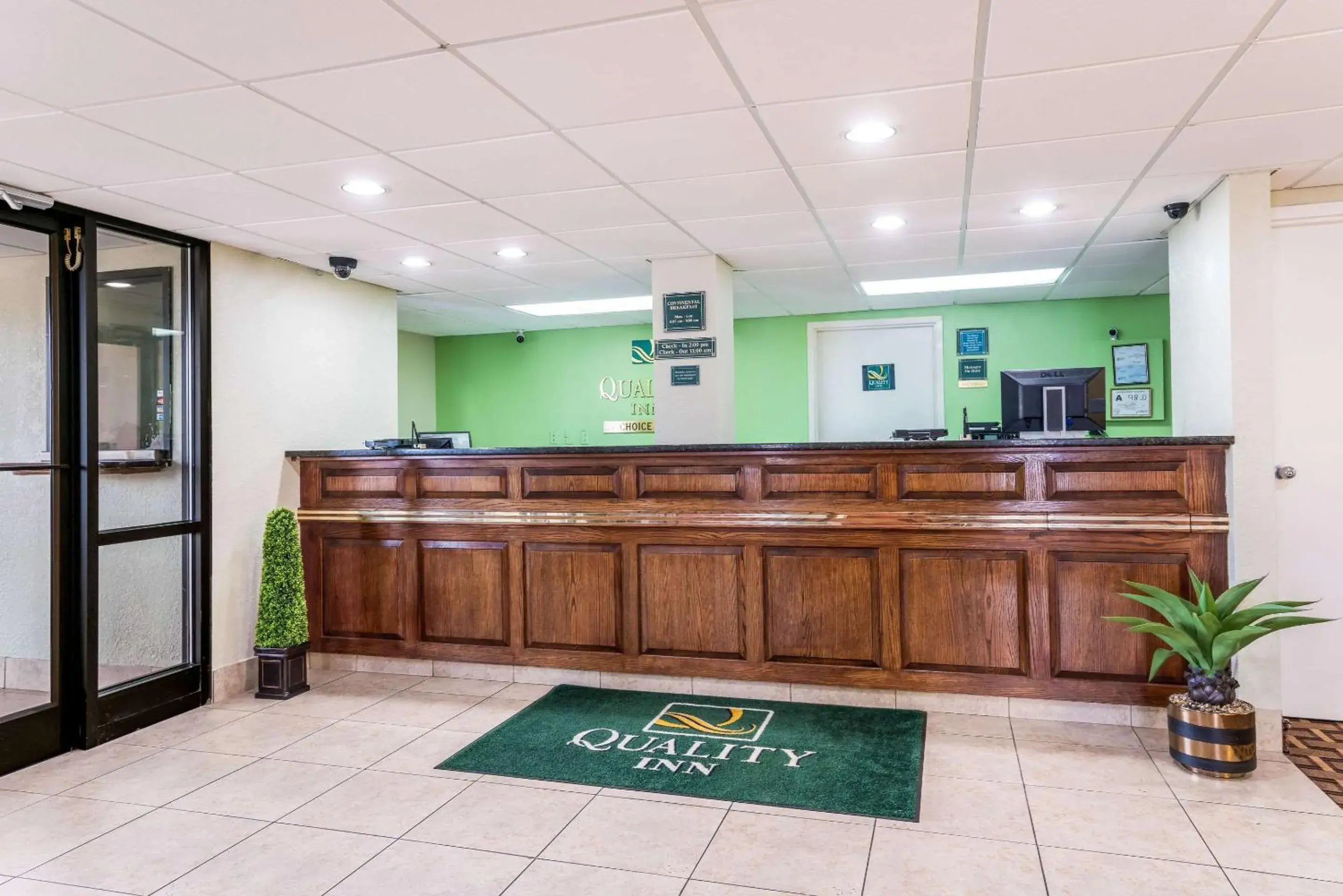 Lobby or reception in Quality Inn North Lobby or reception in Quality Inn North