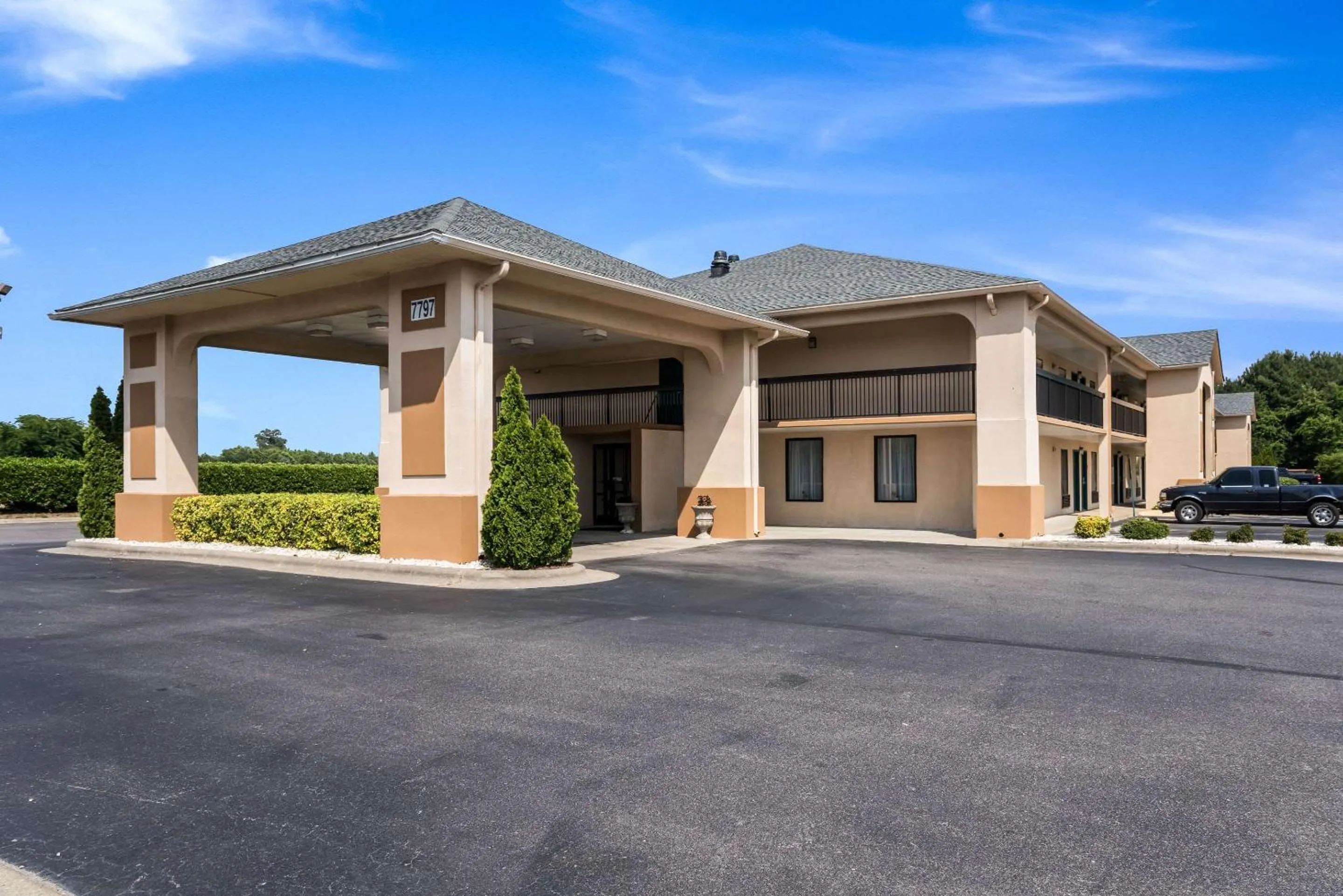 Property building in Quality Inn North