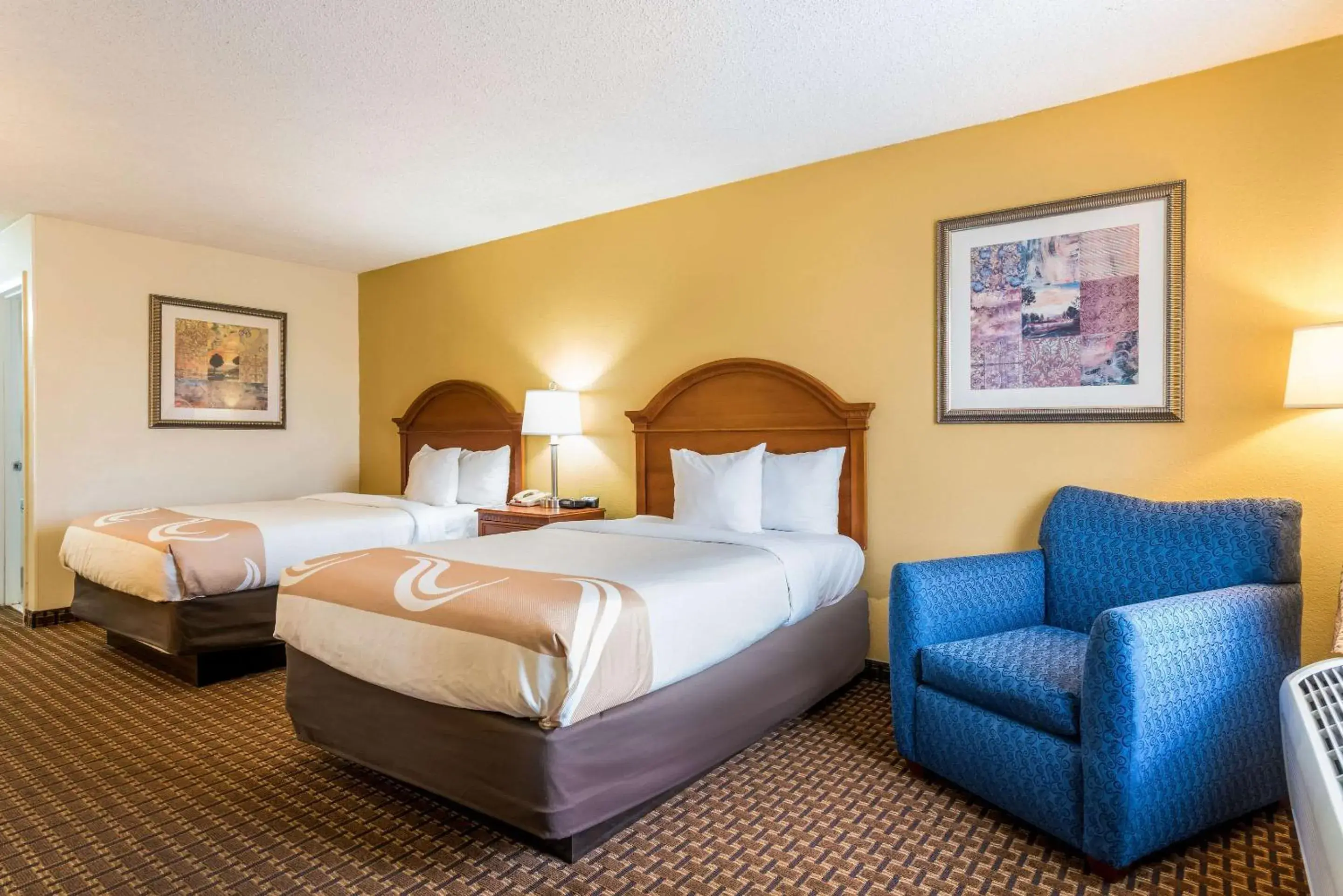 Photo of the whole room, Bed in Quality Inn North Photo of the whole room, Bed in Quality Inn North
