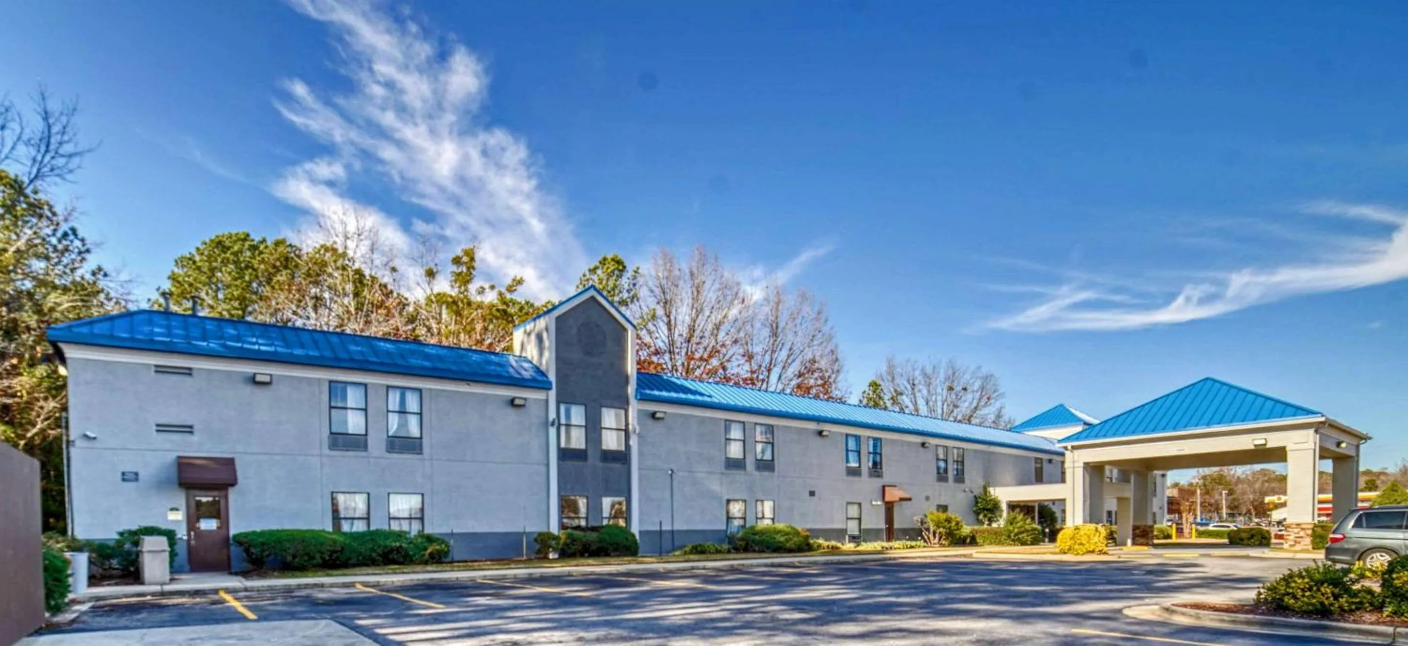 Property building in Econo Lodge Raleigh near Walnut Creek Amphitheatre