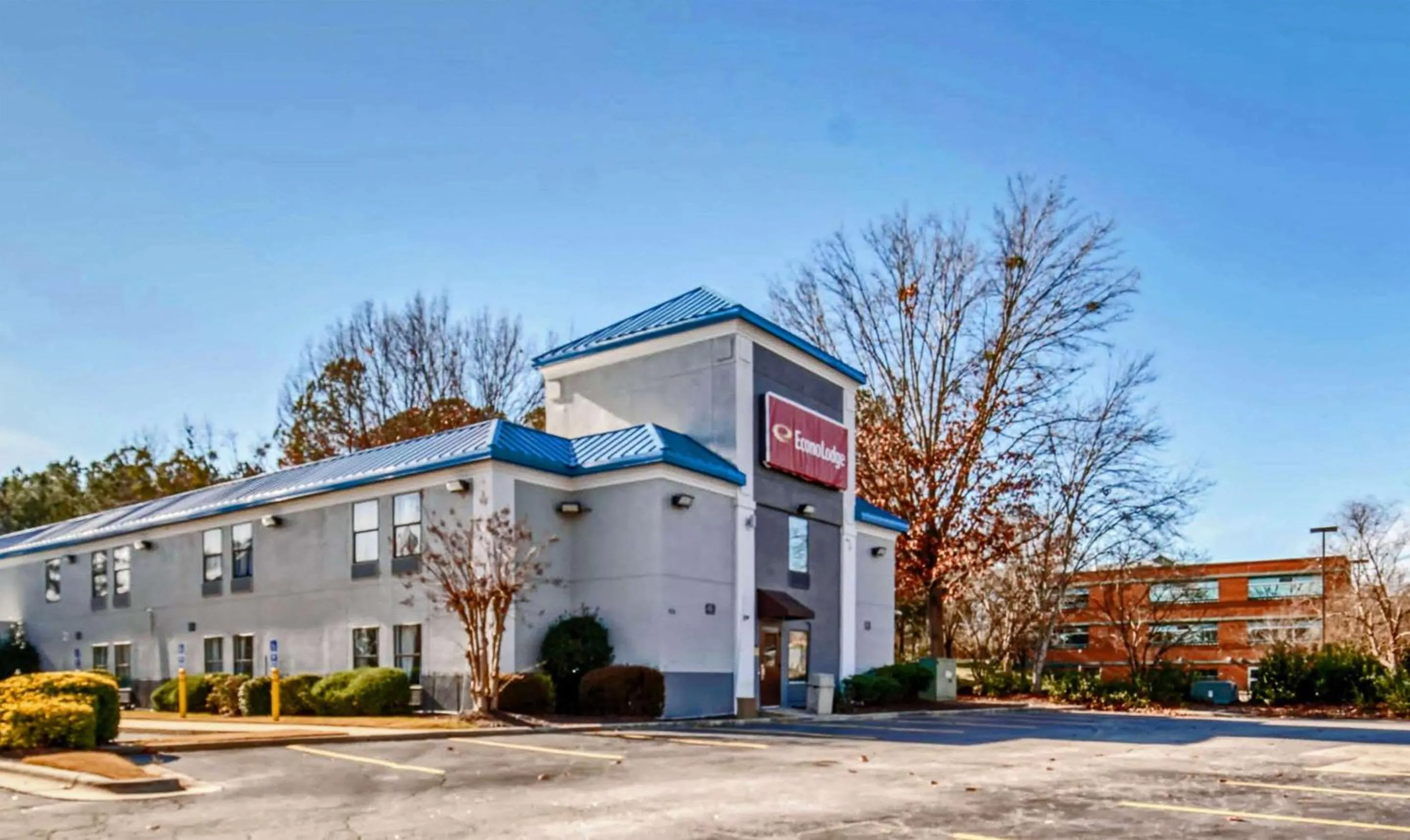 Property building in Econo Lodge Raleigh near Walnut Creek Amphitheatre