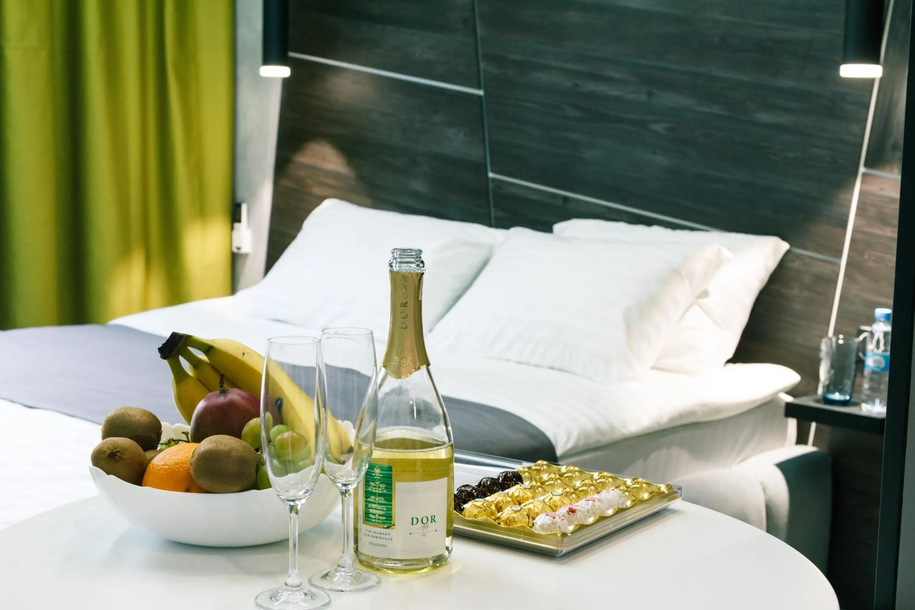 Studio with Spa Bath in Luxury Apartments